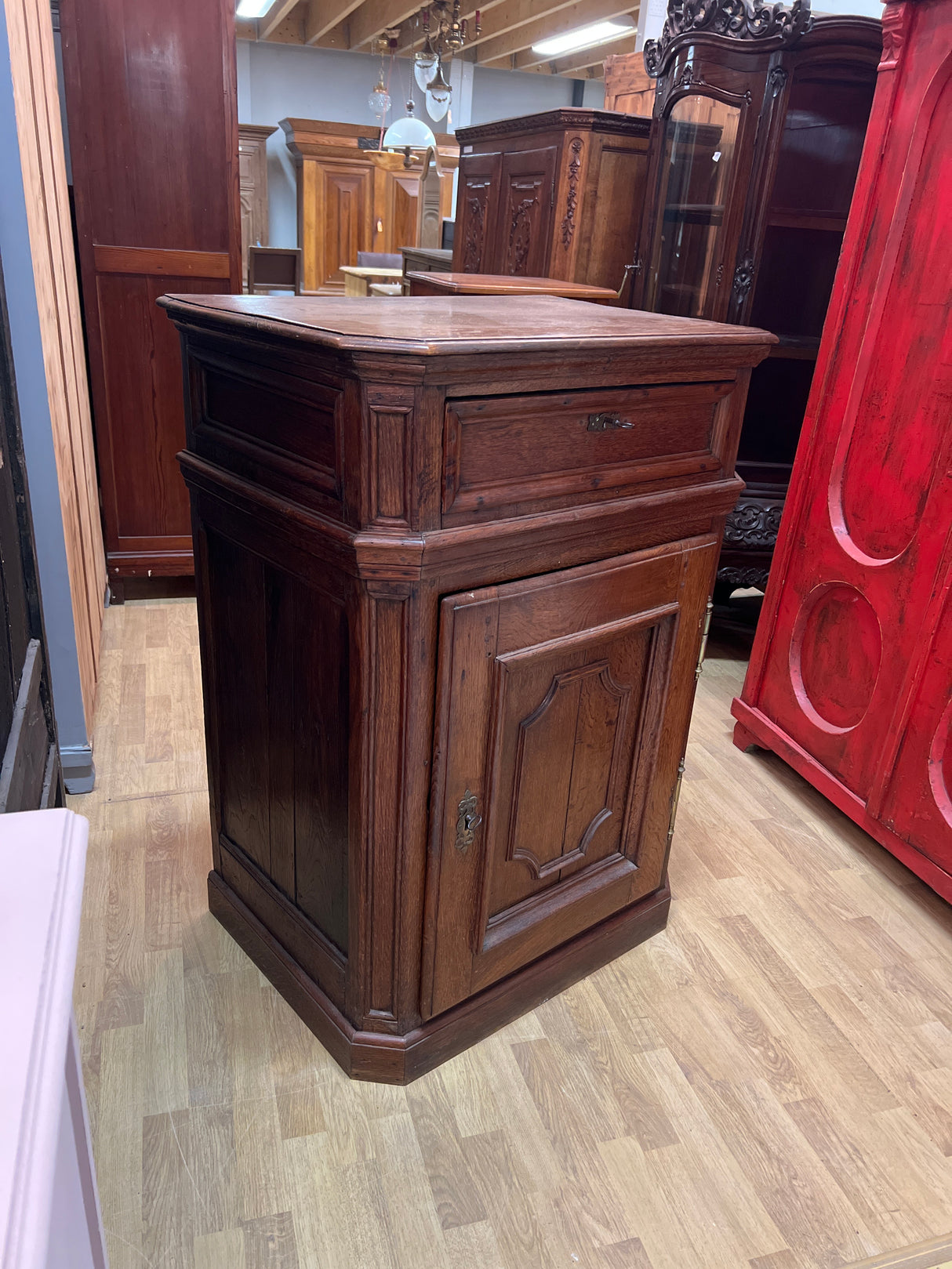 Oak chest of drawers/small cabinet W. 80cm, D. 56cm and H. 113cm