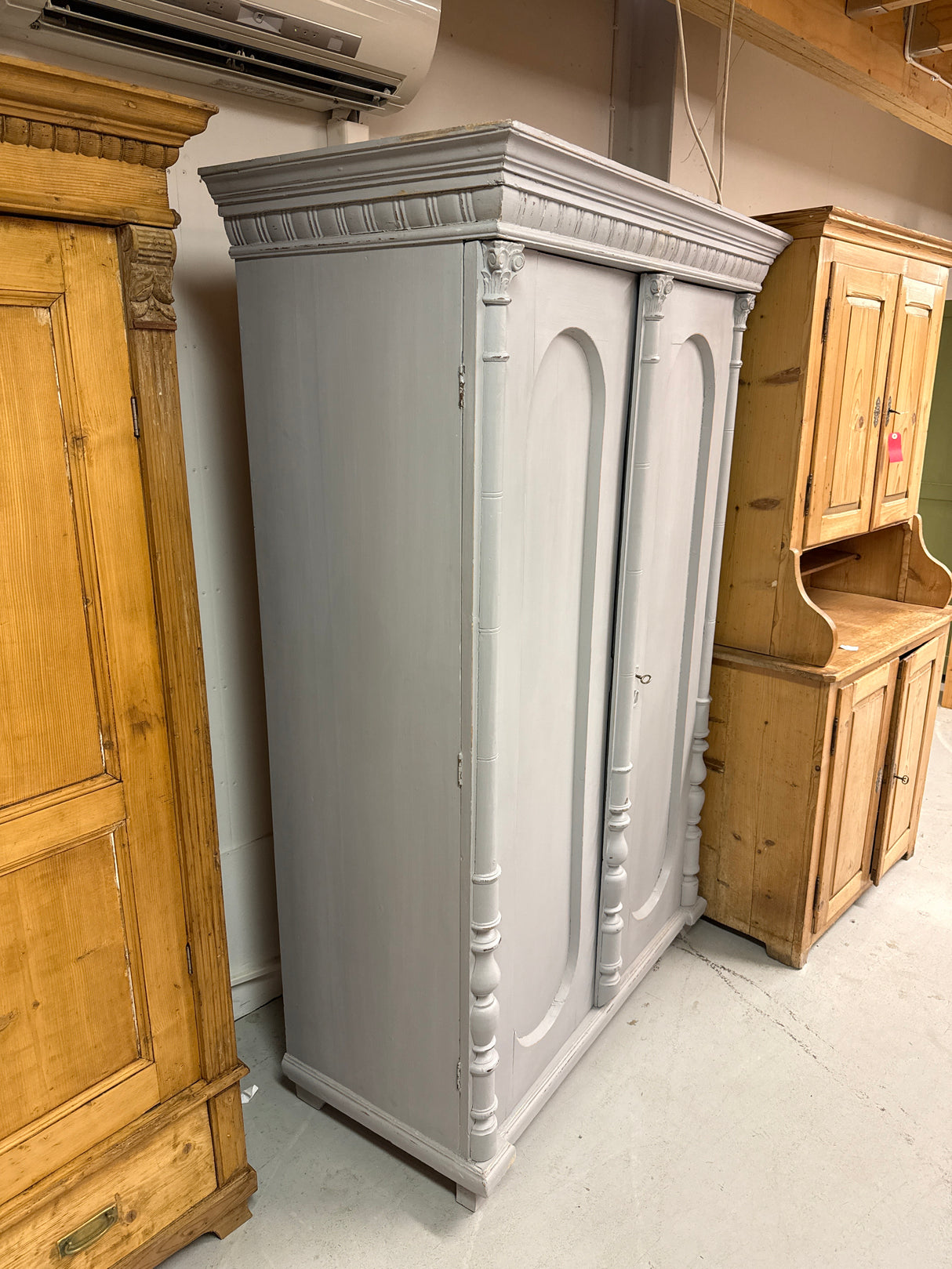 Upea vaatekaappi L.123cm, S.58cm, K.186.5cm