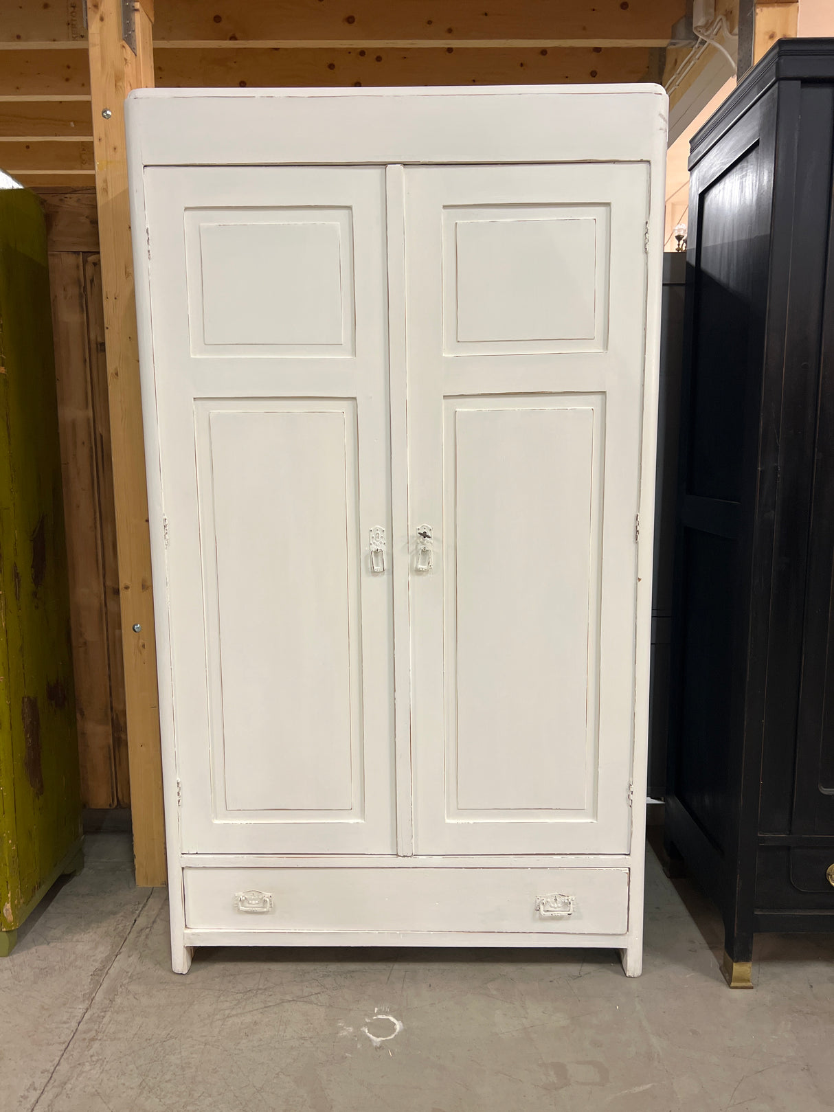 Simply beautiful white wardrobe W. 110cm, D.50cm and H. 193cm