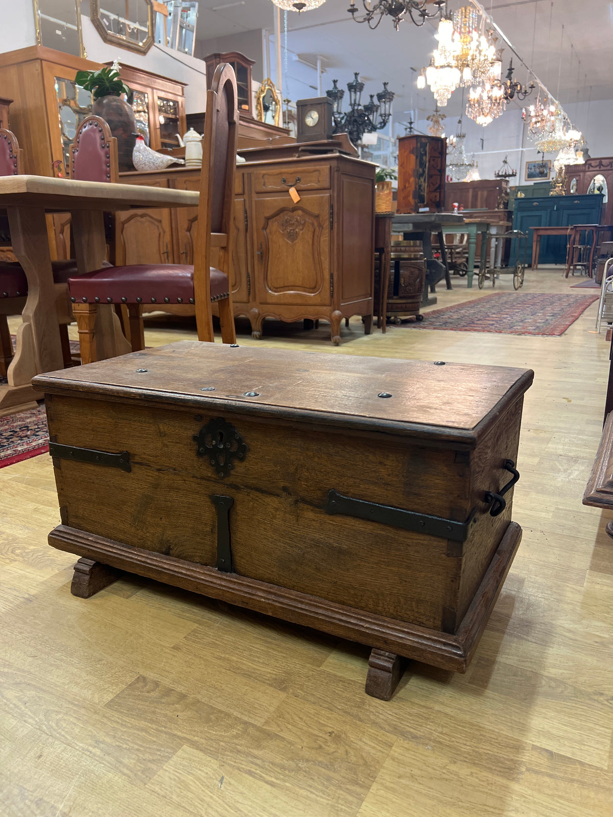 Kaunis vanha arkku L. 72cm, S. 39cm ja K. 36cm