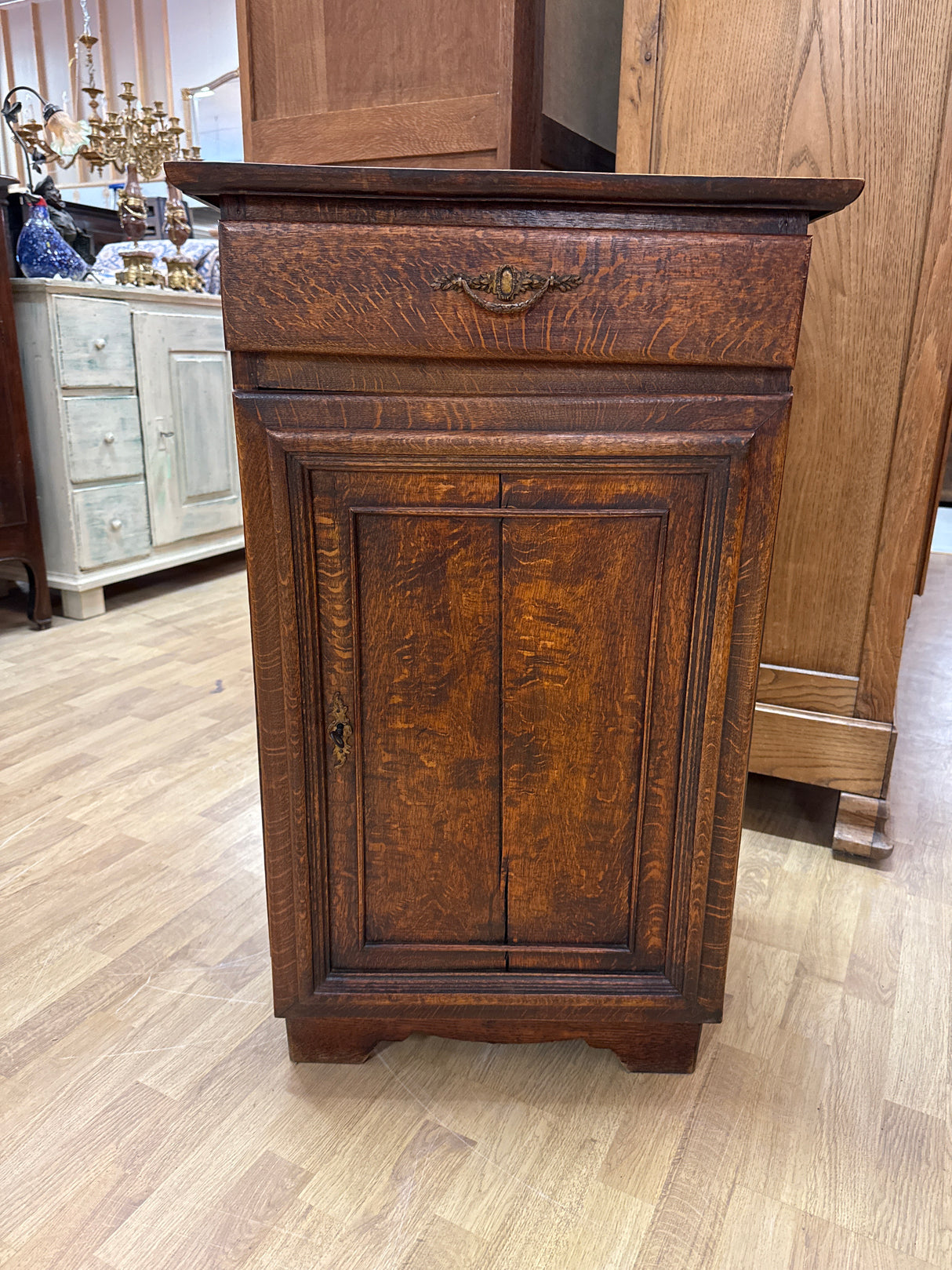 Pikkukaappi L.57cm,S.37cm,K.96cm