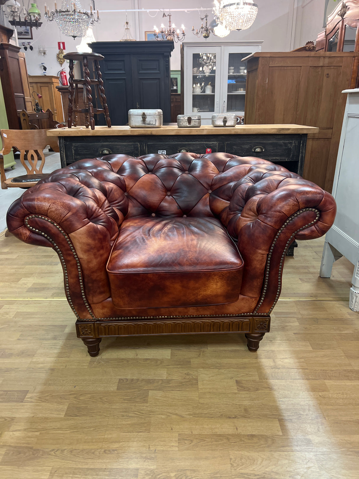 Upea chesterfiend lepotuoli L.125cm, S. N.100cm ja K. 76cm