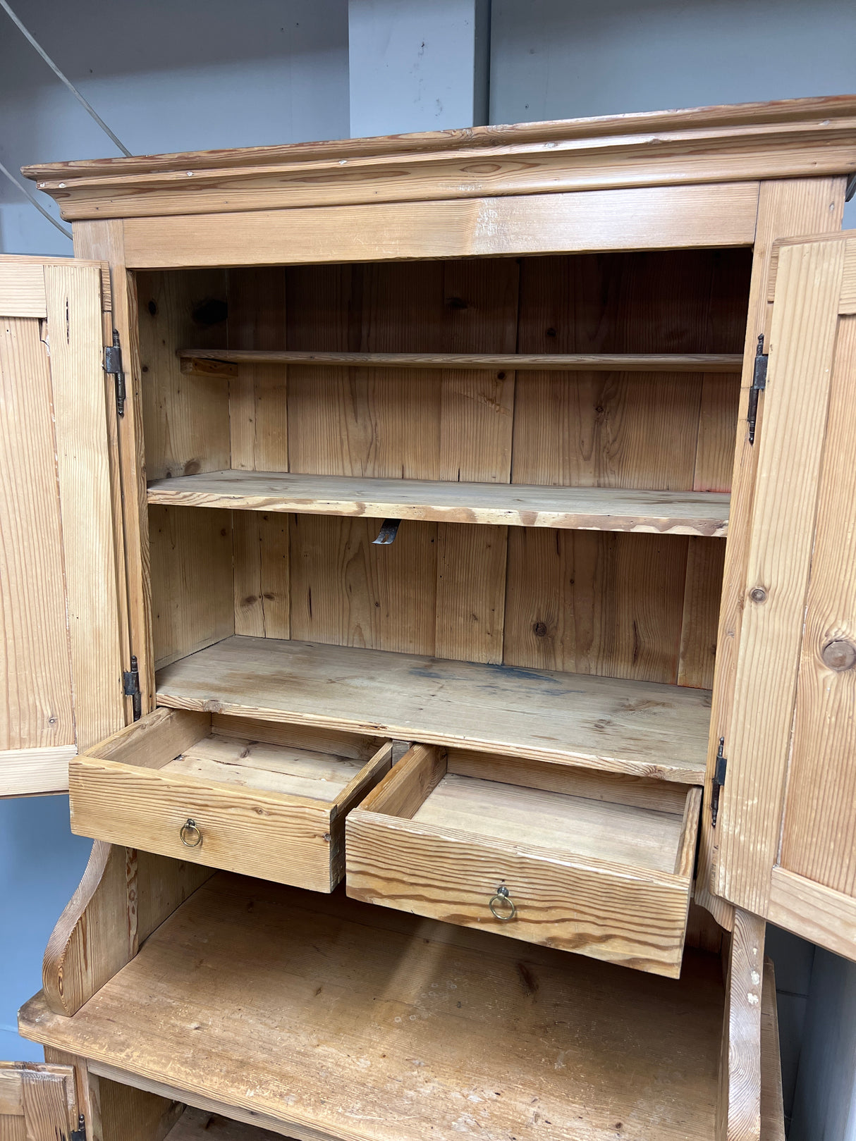 Talonpoikais kaappi L.95cm, S. 48cm ja K. 191cm.