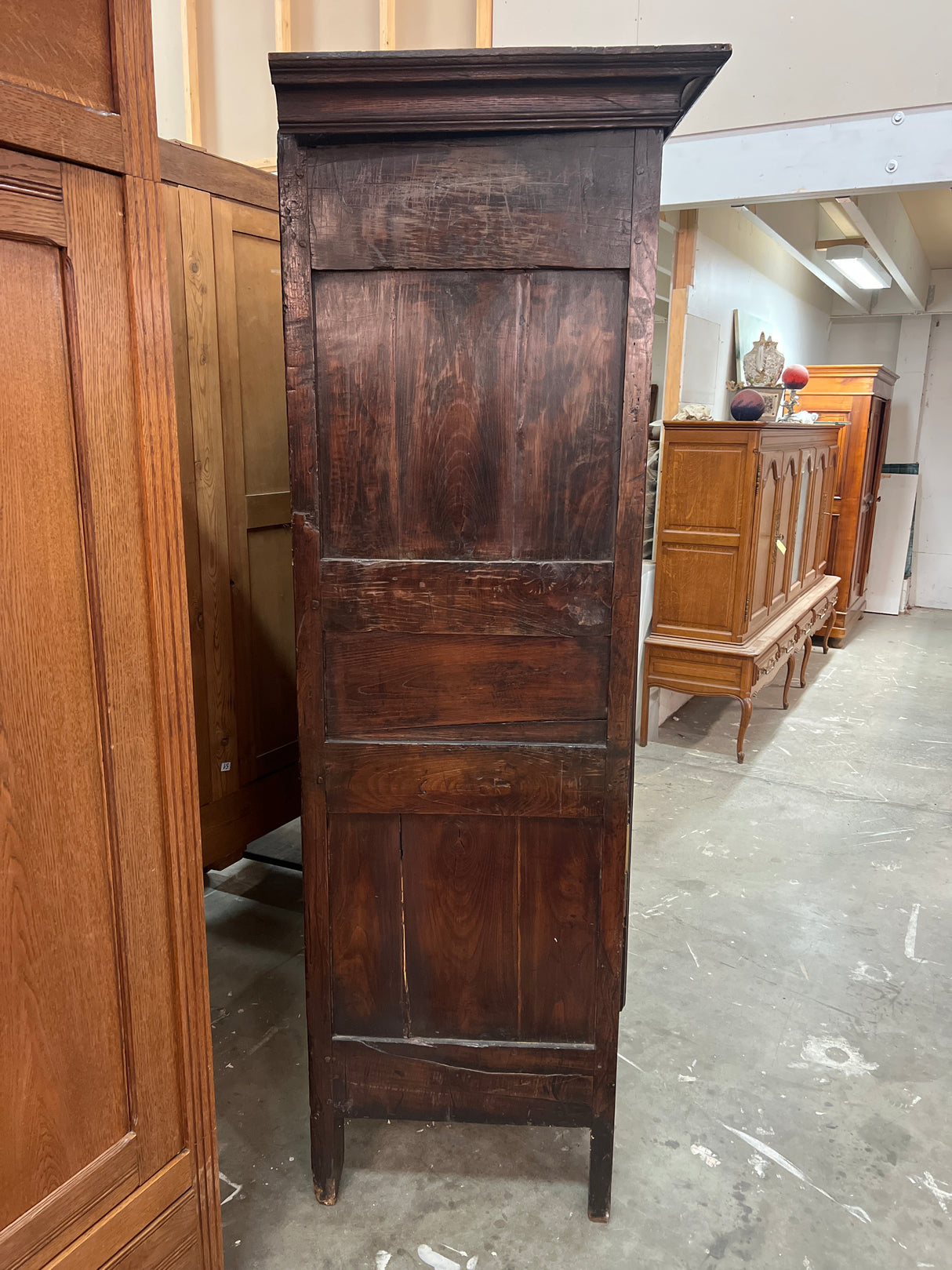 1800-luvun vaatekaappi