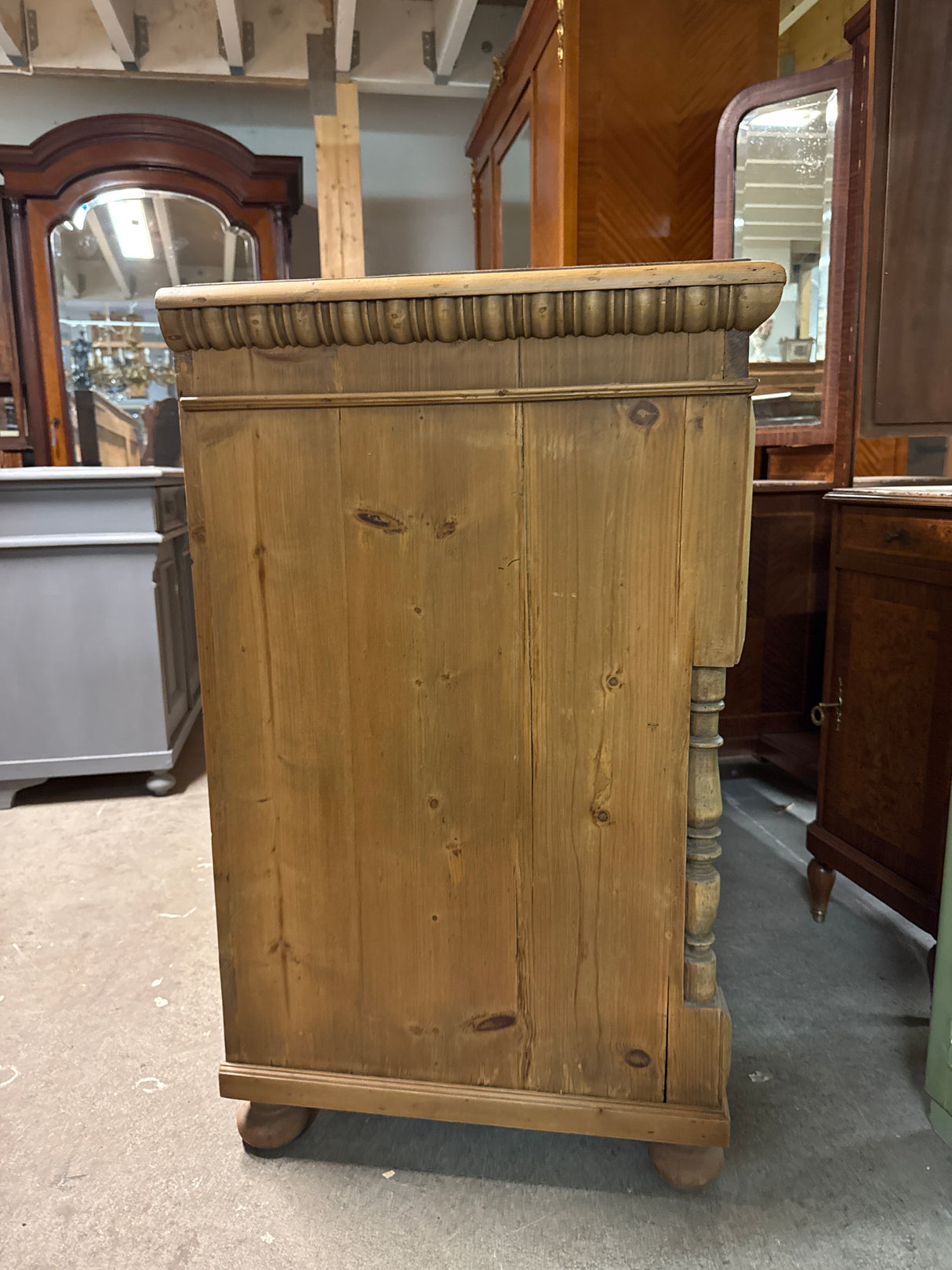 Peasant chest of drawers W.127cm, D.65cm, H.107cm
