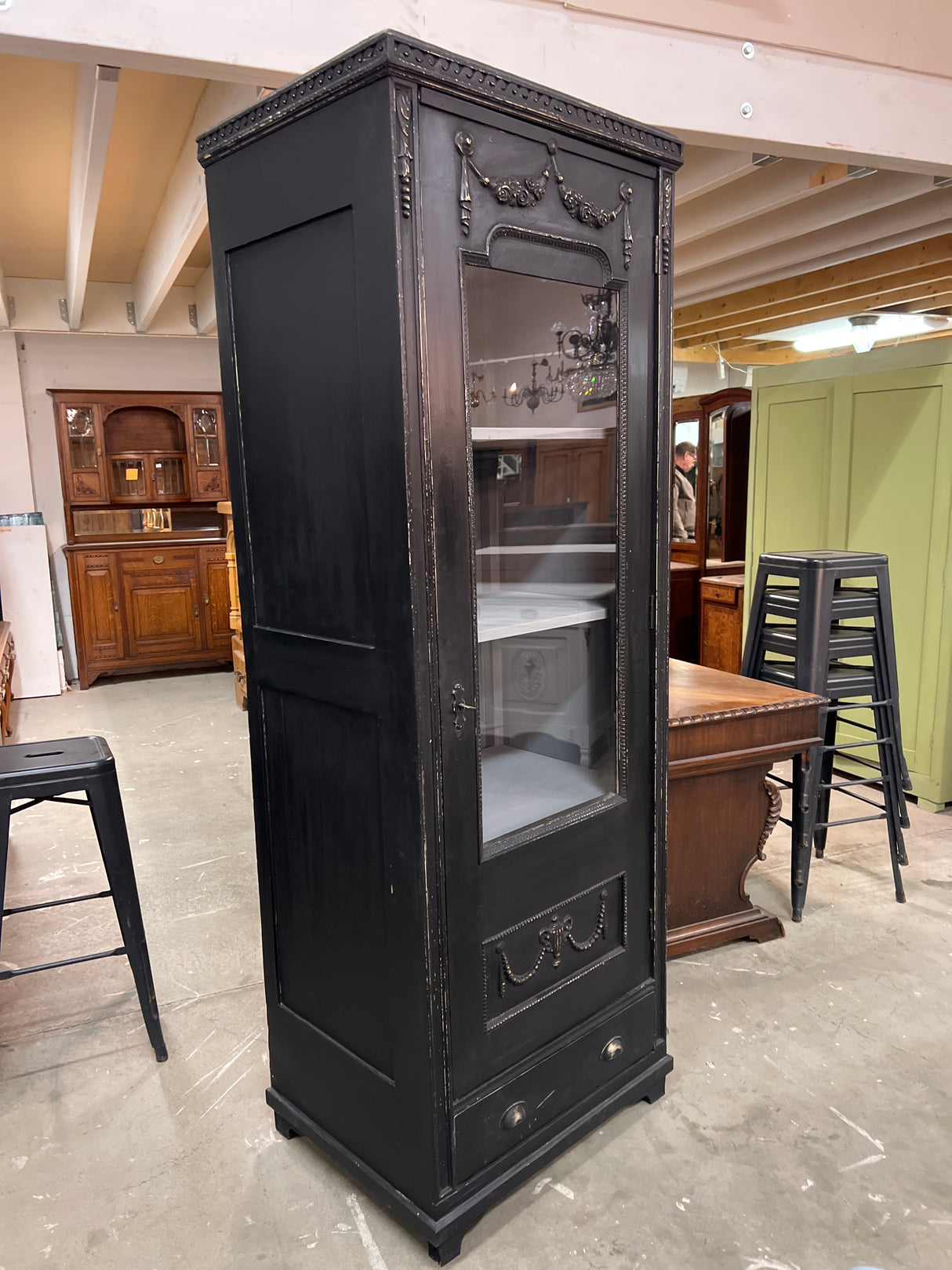 Kaunis empire vitriini L. 72,5cm, S. 55,5cm ja K. 204cm