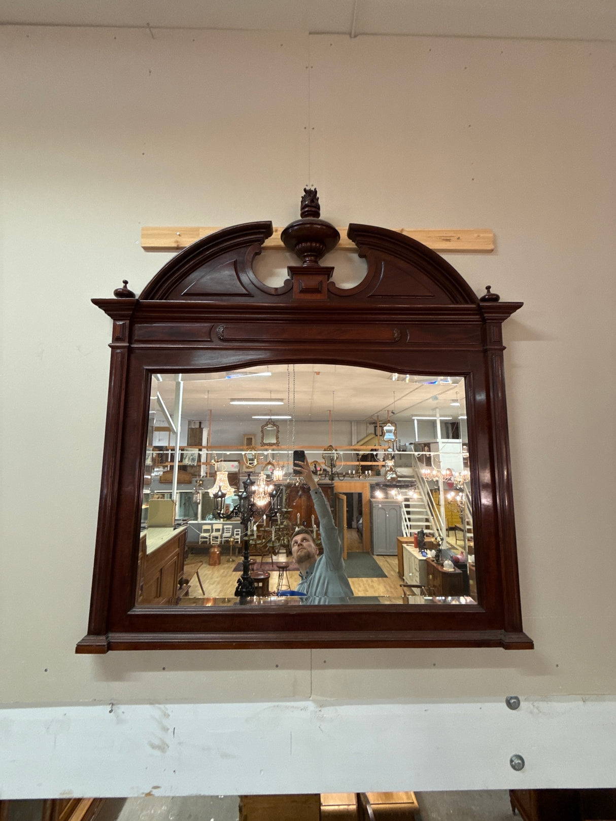 Erittäin kaunis empire-peili