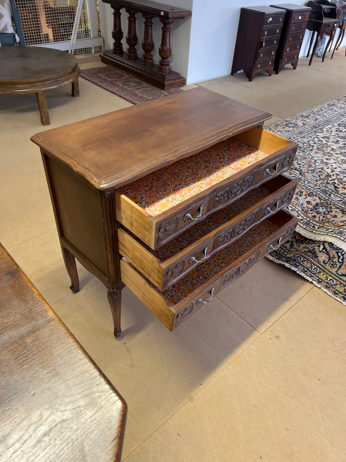 Rokokoo lipasto L. 83,5cm, S. 38,5cm ja K. 79,5cm