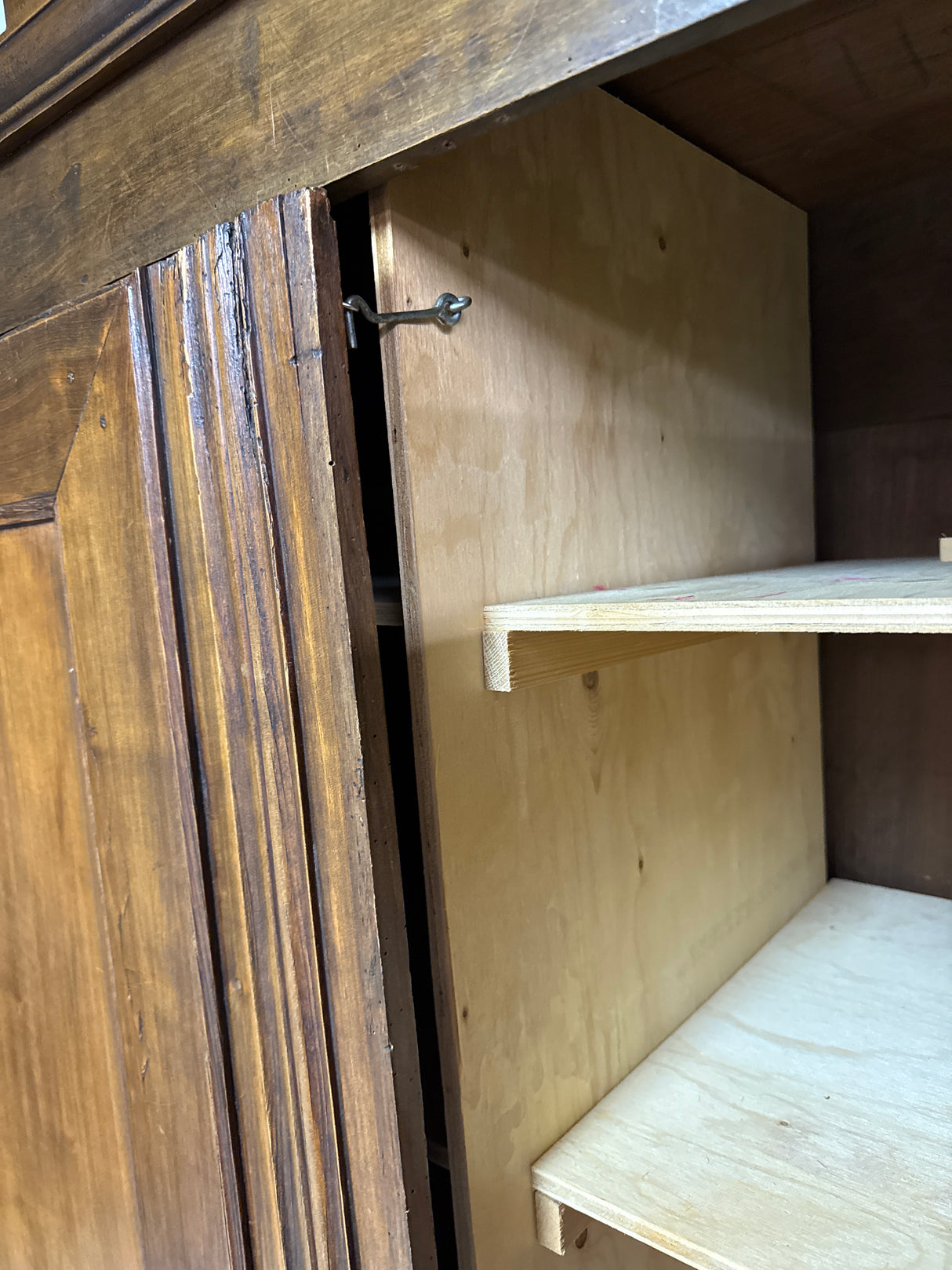 1800-luvun tammikaappi L. 139cm, S.64.5cm, K.196cm