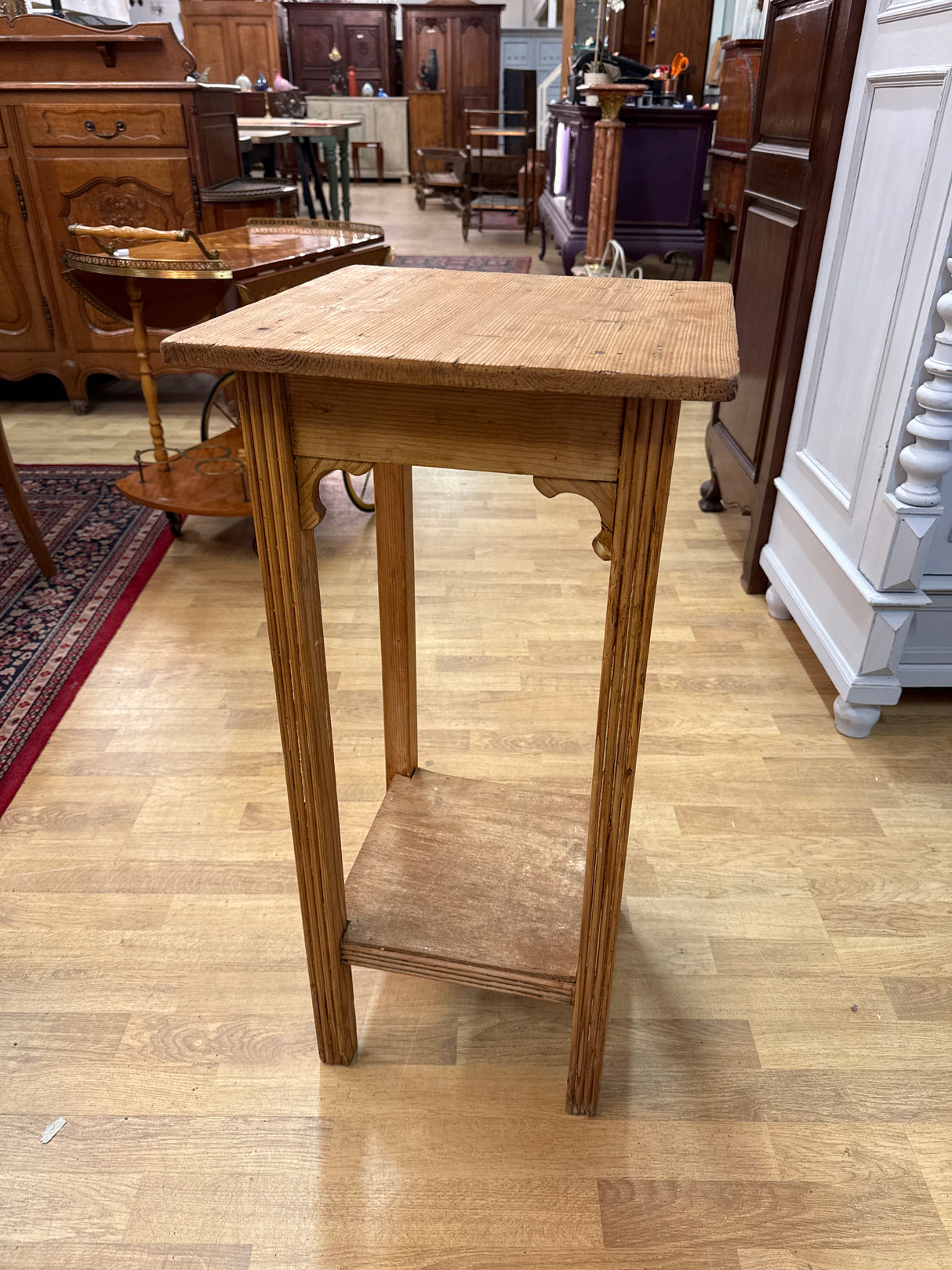 Talonpoikais kukkapöytä