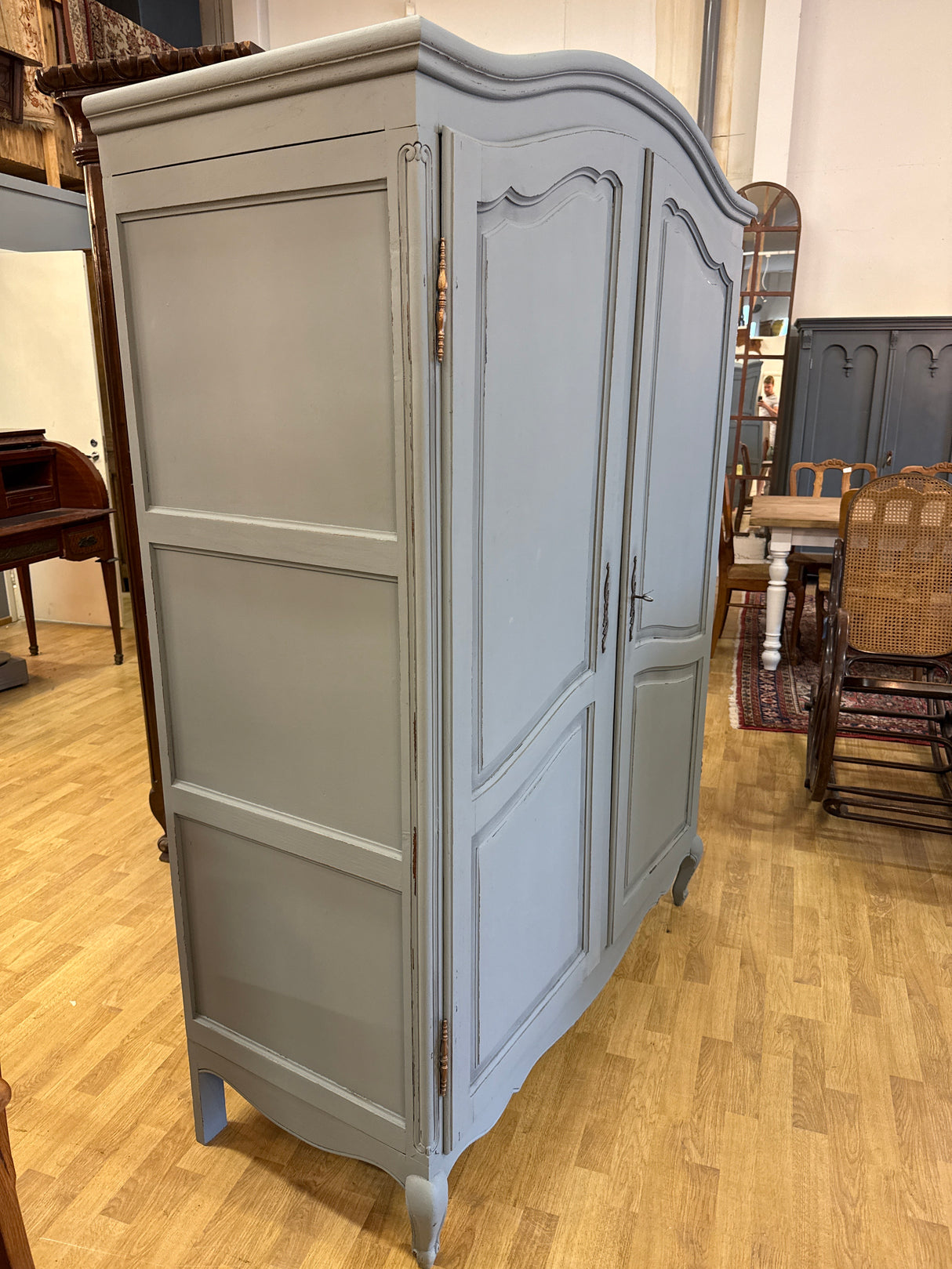 Rokokoo vaatekaappi L.134.5cm,S.57cm,K.189cm