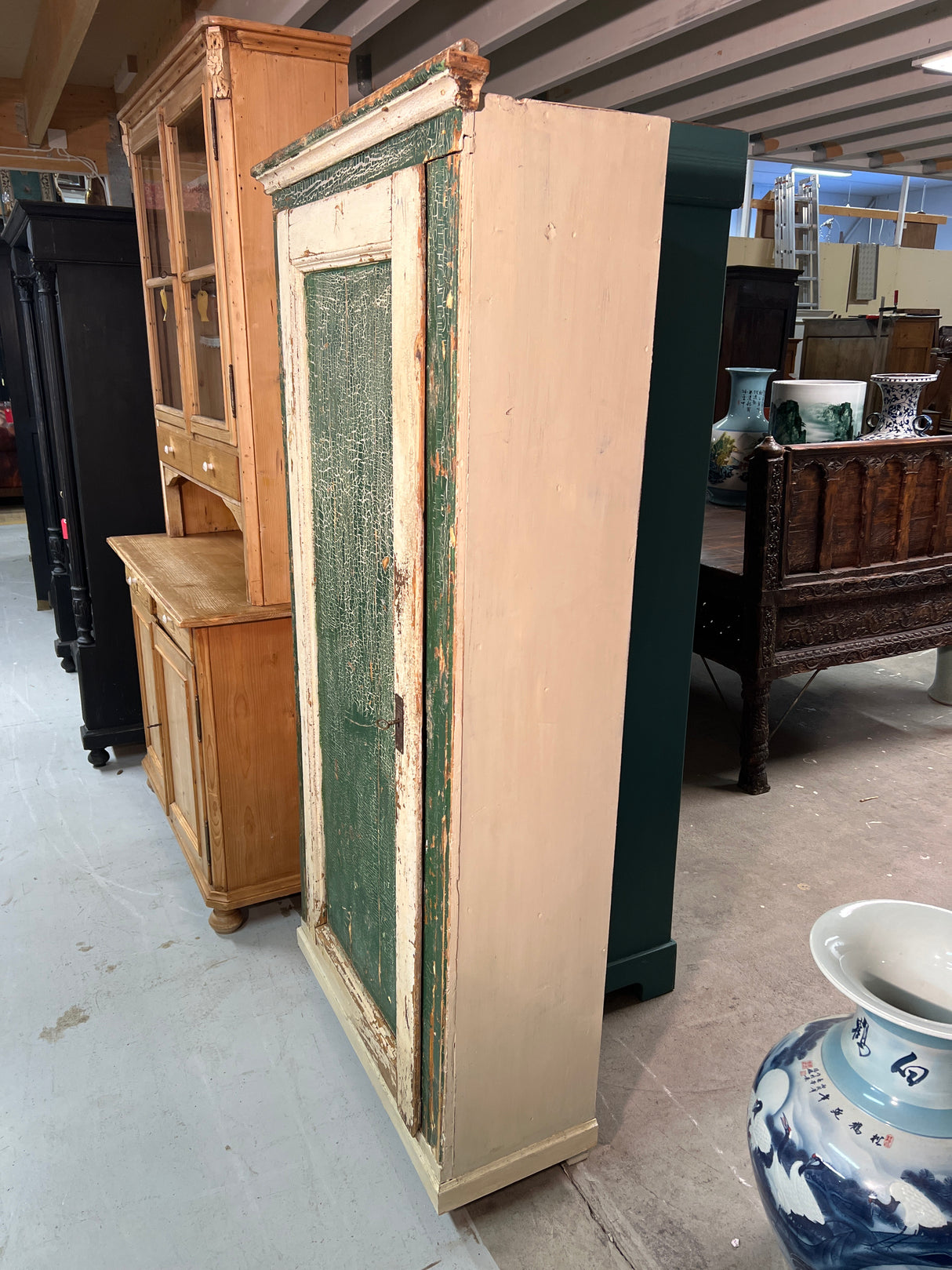 Vaatekaappi L. 92cm, S. 35cm ja K. 187cm