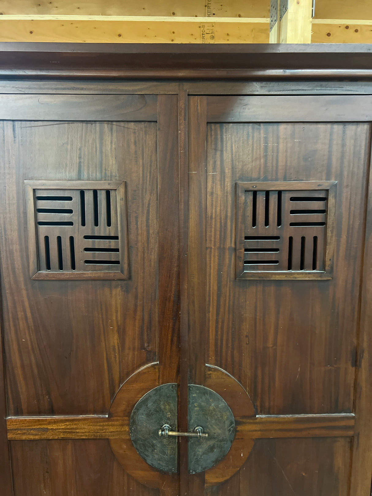 Vaatekaappi L.116cm, S. 50cm ja K. 190,5cm