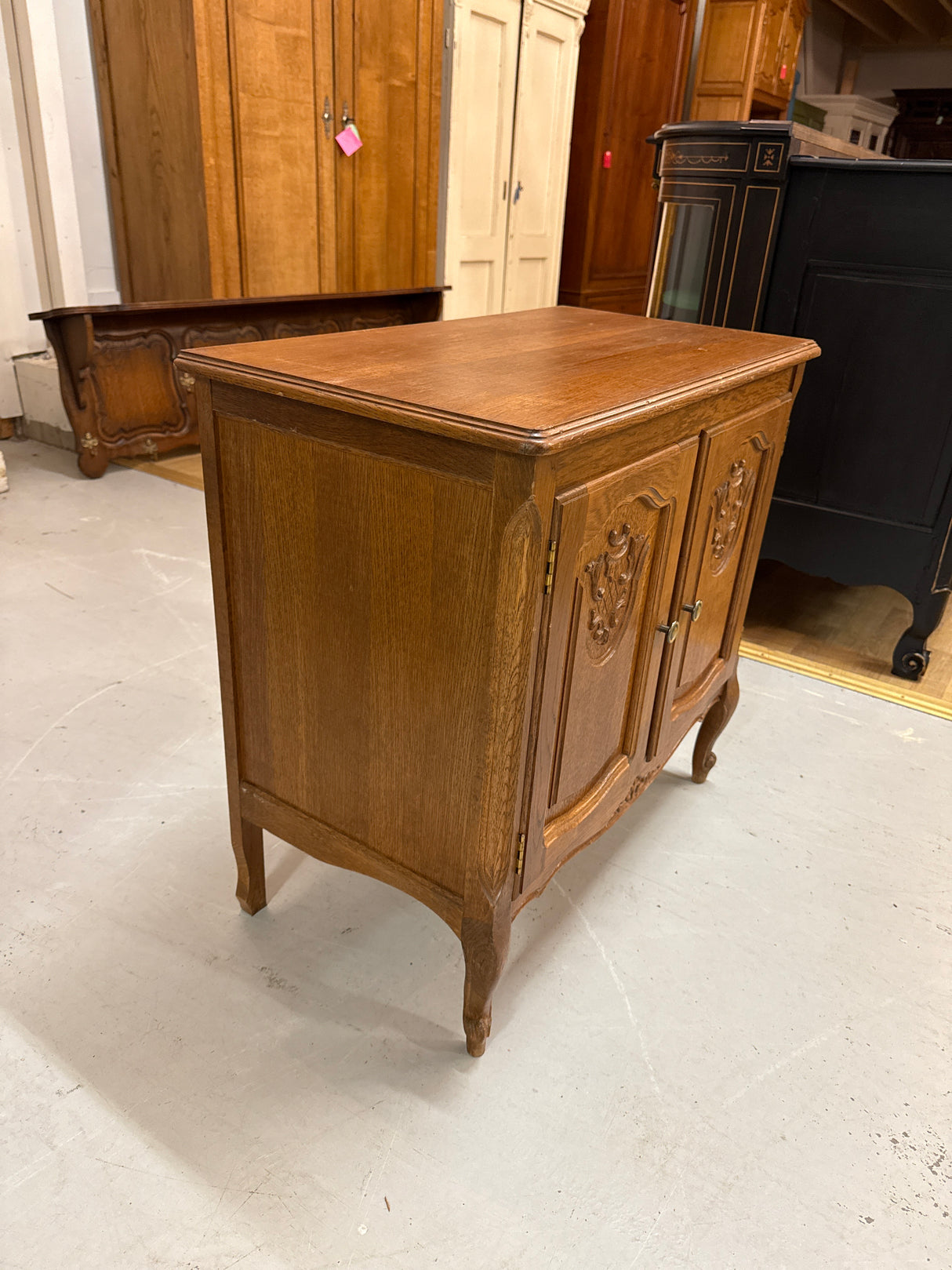 Rokokoo-pikkukaappi L.79.5cm, S.43cm, K.75.5cm