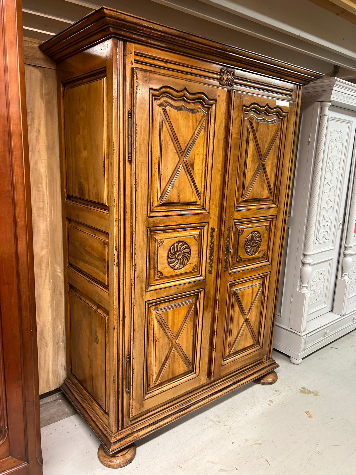 Upea barokki kaappi L. 132,5cm, S. 62,5cm ja K. 187cm