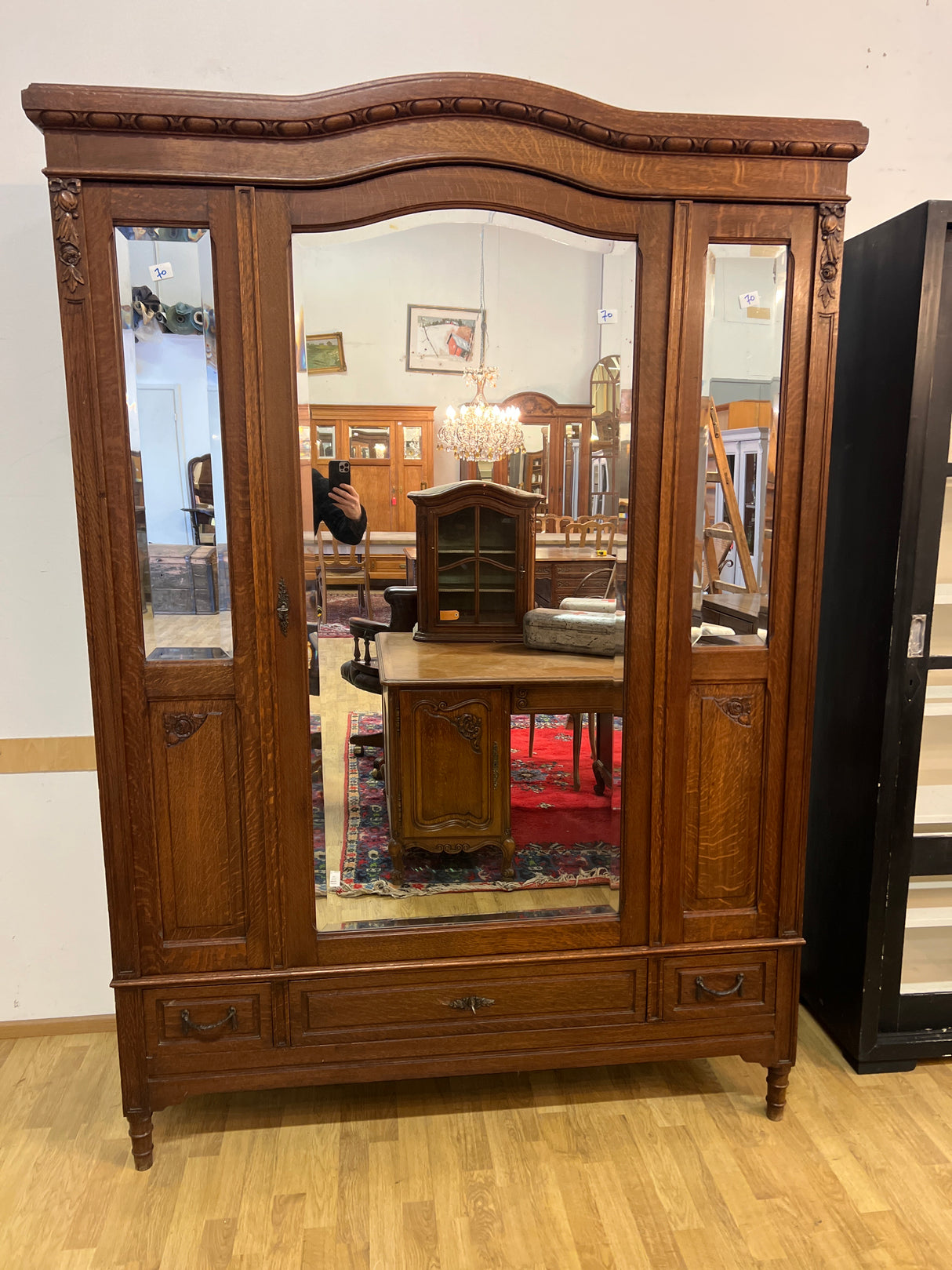 Beautiful oak Art Nouveau wardrobe W. 150cm, D. 57cm and H. 214cm