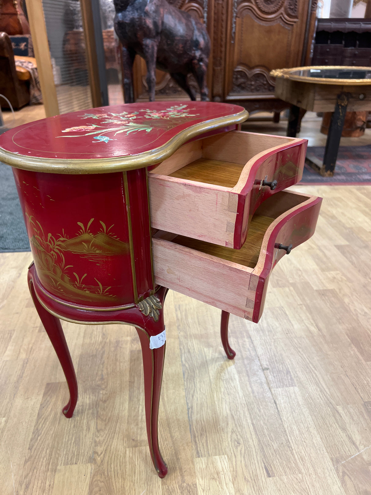 Pieni persoonallinen lipasto L. 47cm, S. 27cm ja K.60cm