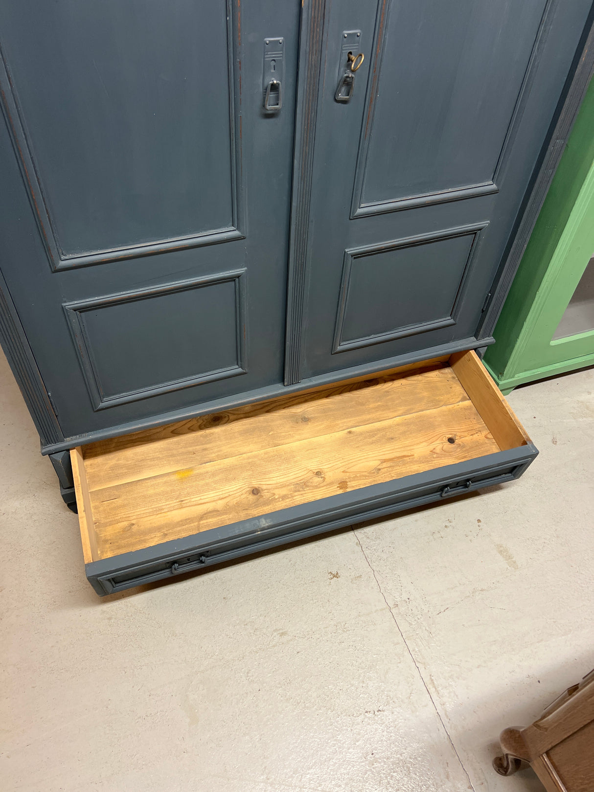 Vaatekaappi L. 133cm, S. 58cm ja K. 194,5cm