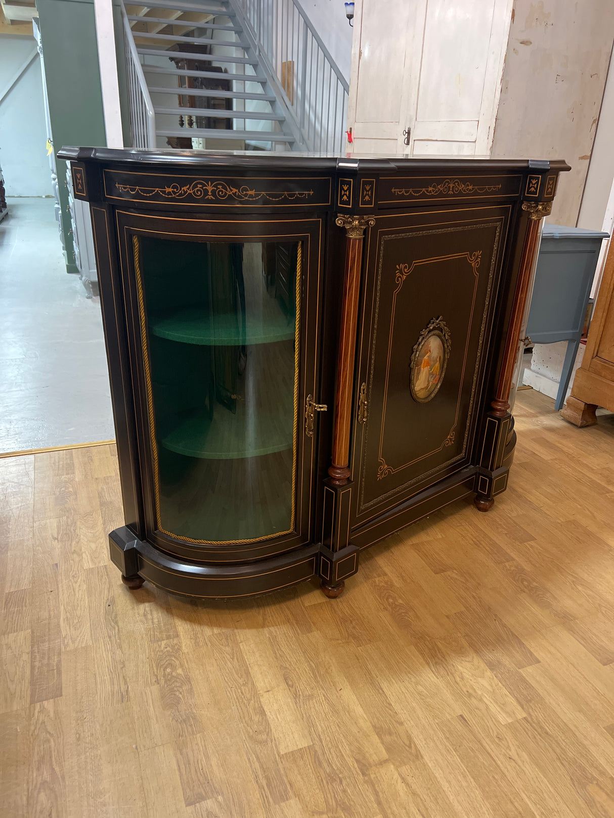 Upea empire senkki L. 153cm, S. 45cm ja K. 106cm