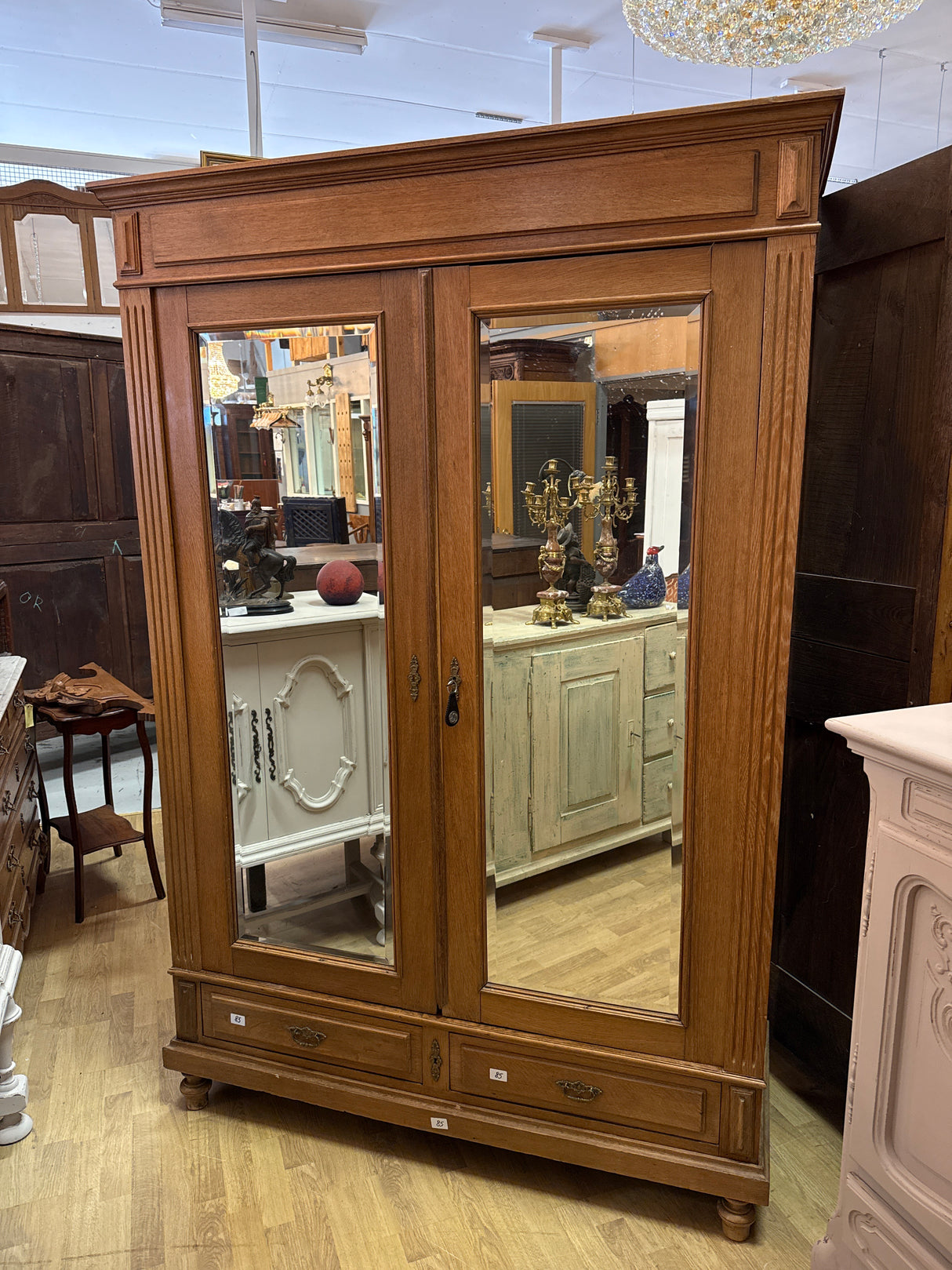 Tammivaatekaappi L.142.5cm,S,56cm, K.(ilman korua) 212cm, korun kanssa 246cm