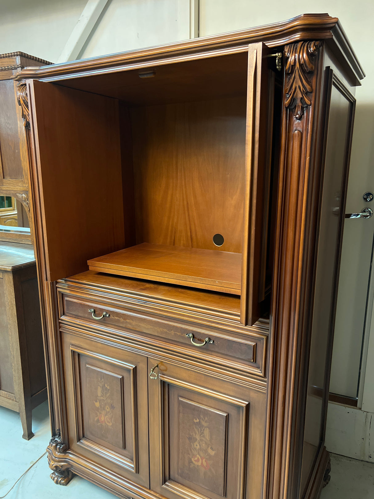 Stunning cabinet / breakfast cabinet W. 120cm, D. 68cm and H. 185cm
