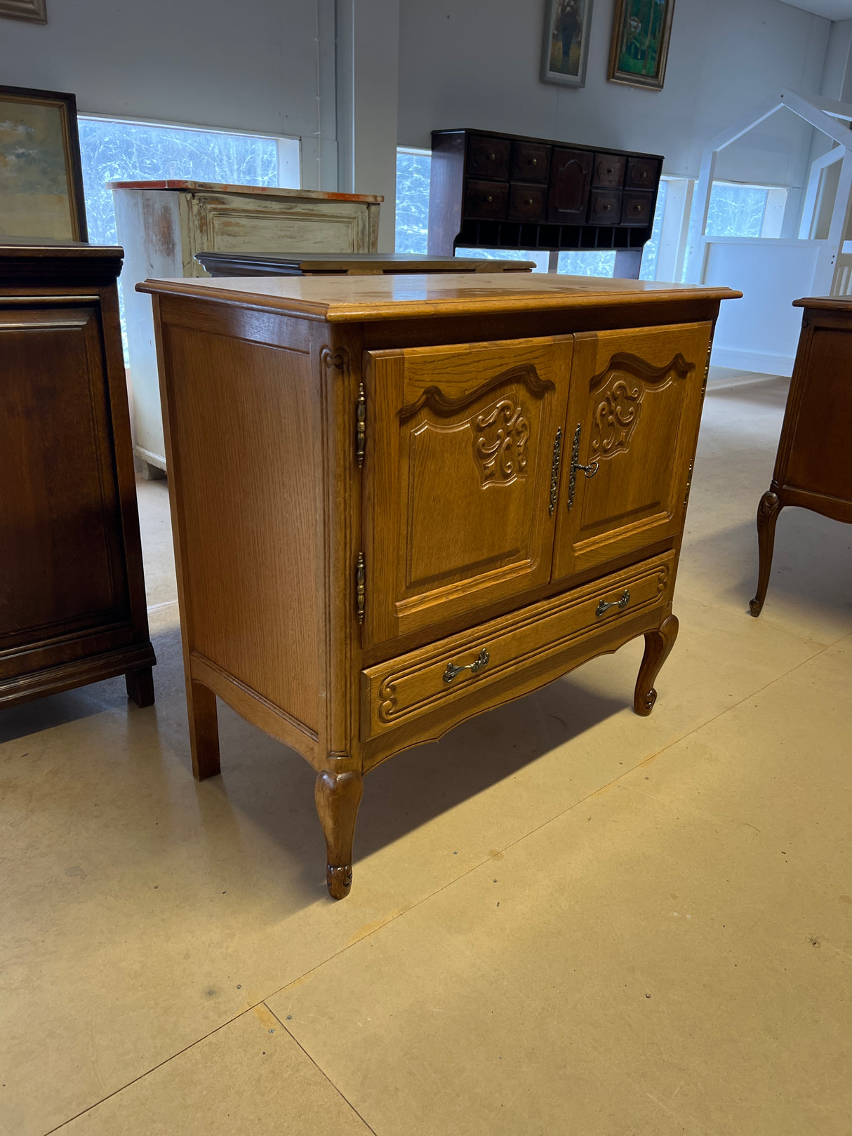 Rokokoo lipasto L. 88,5cm, S. 44,5cm ja K. 84cm