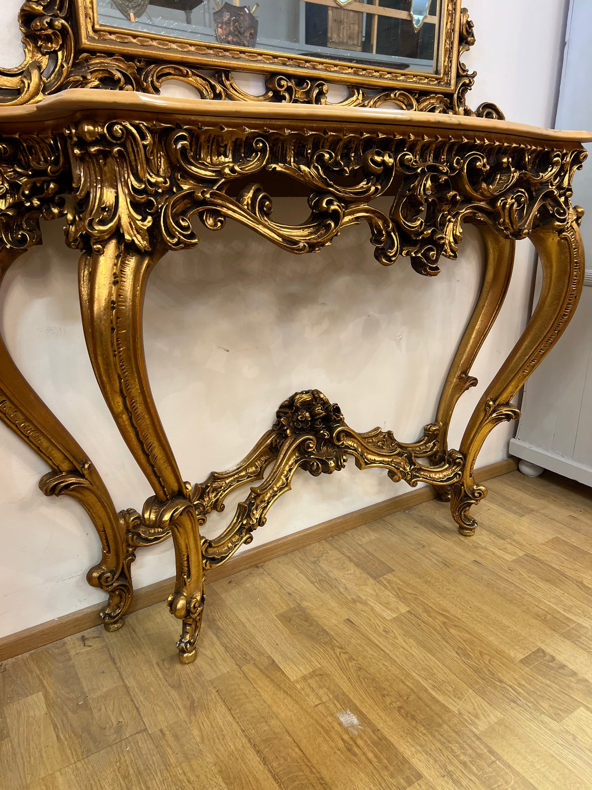 Huikea rokokoo konsolipeilipöytä L. 138cm, S. 41,5cm ja K. 258cm