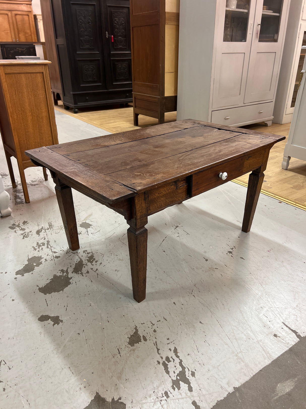 Sohvapöytä laatikolla L. 99,5cm, S. 61cm ja K. 50cm