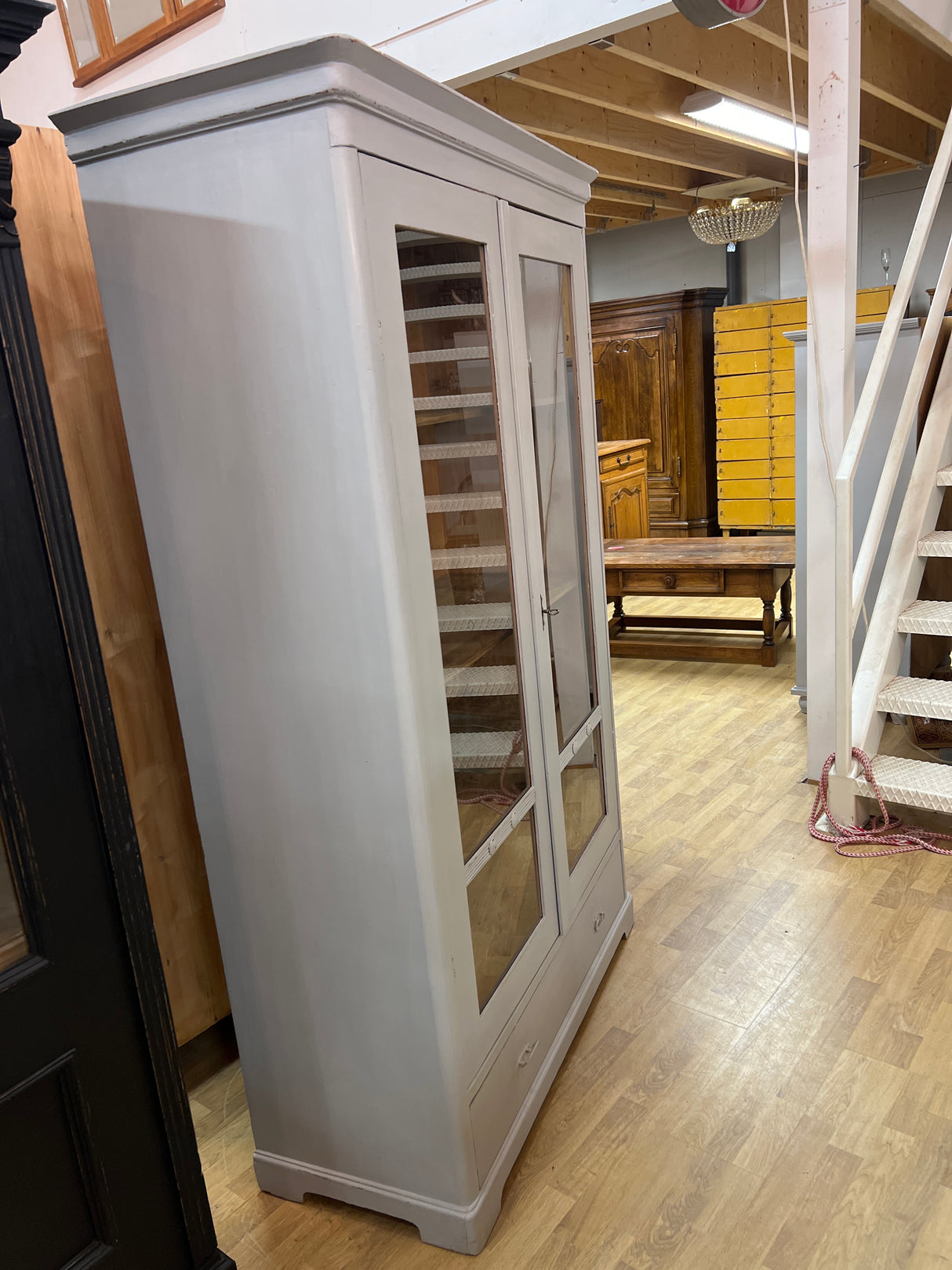 Rustic display cabinet L. 113.5cm, D. 47.5cm and H. 187cm.