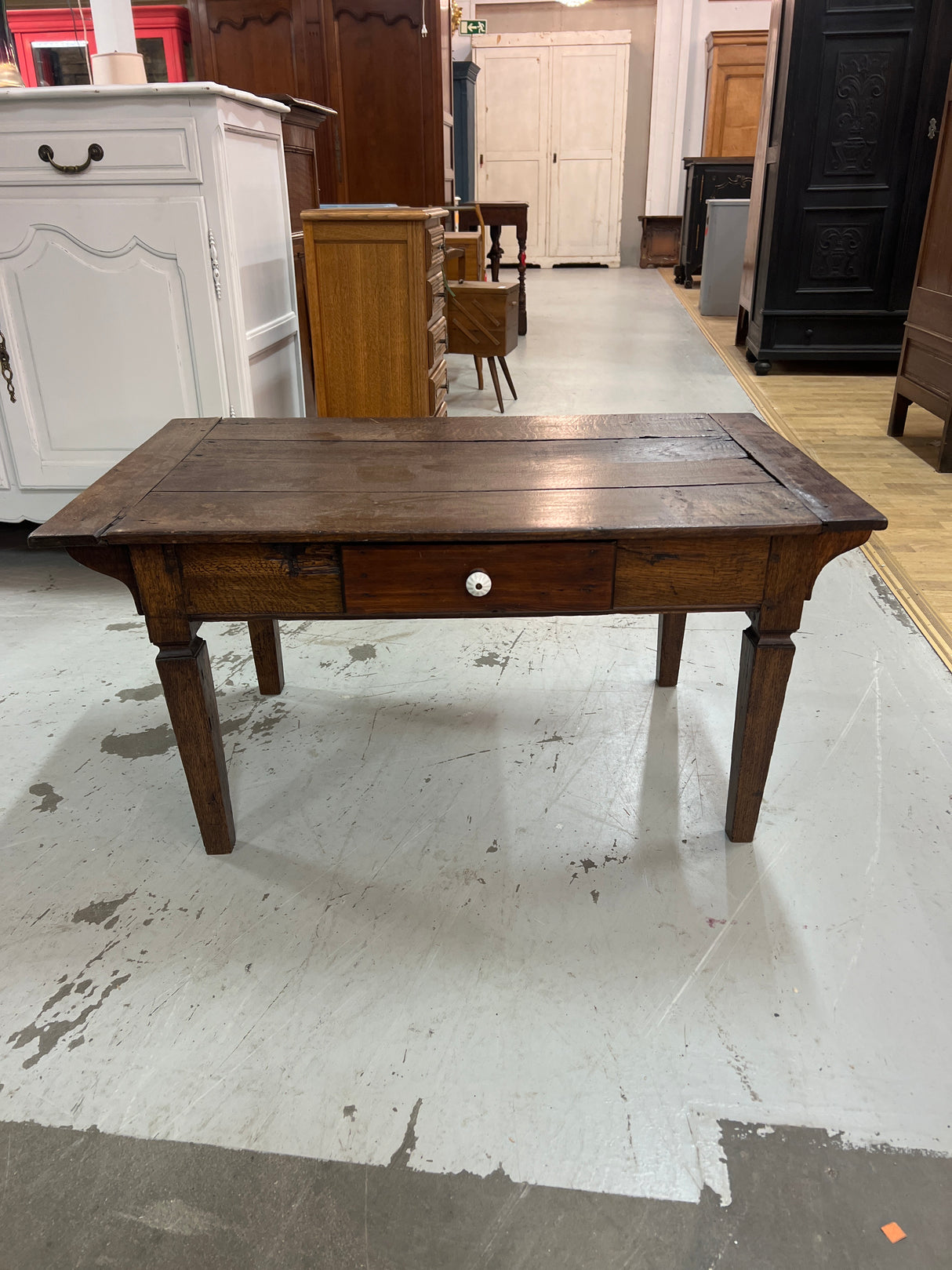 Sohvapöytä laatikolla L. 99,5cm, S. 61cm ja K. 50cm