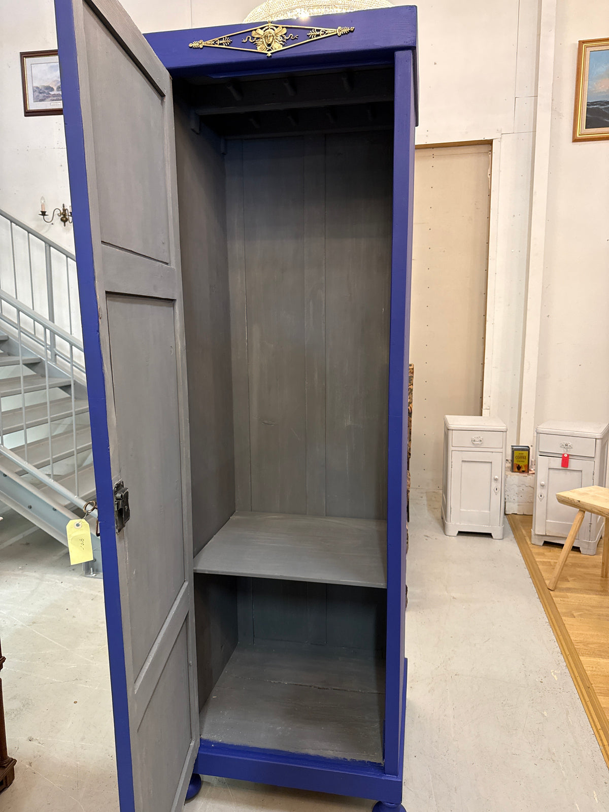 Kaunis 1ovinen vaatekaappi L.67cm,S.58cm,K.208.5cm