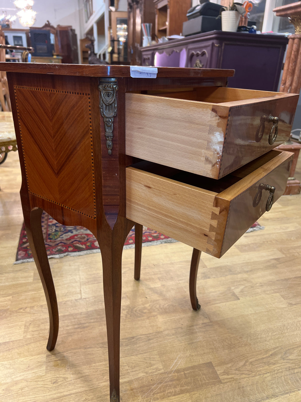 Pieni italialainen lipasto