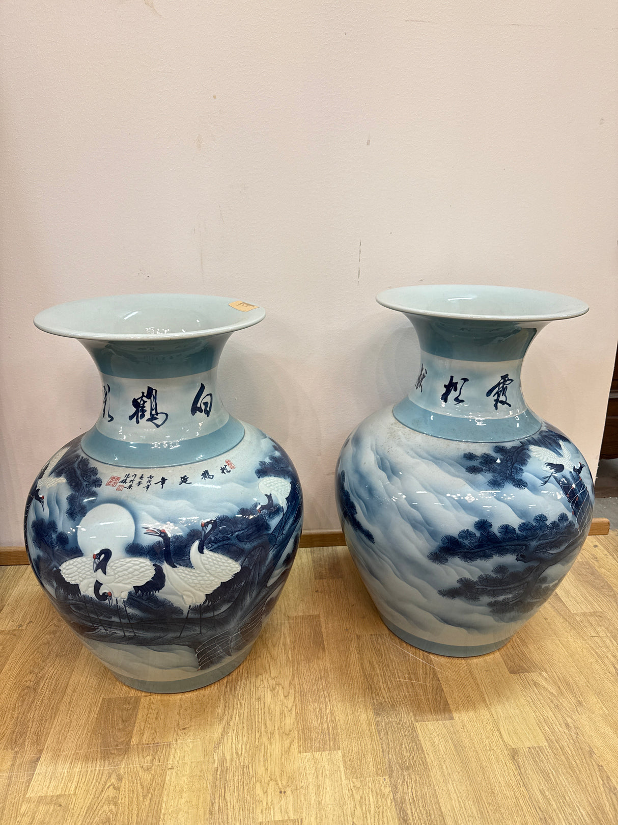 Chinese porcelain vase H.63cm, W.44cm