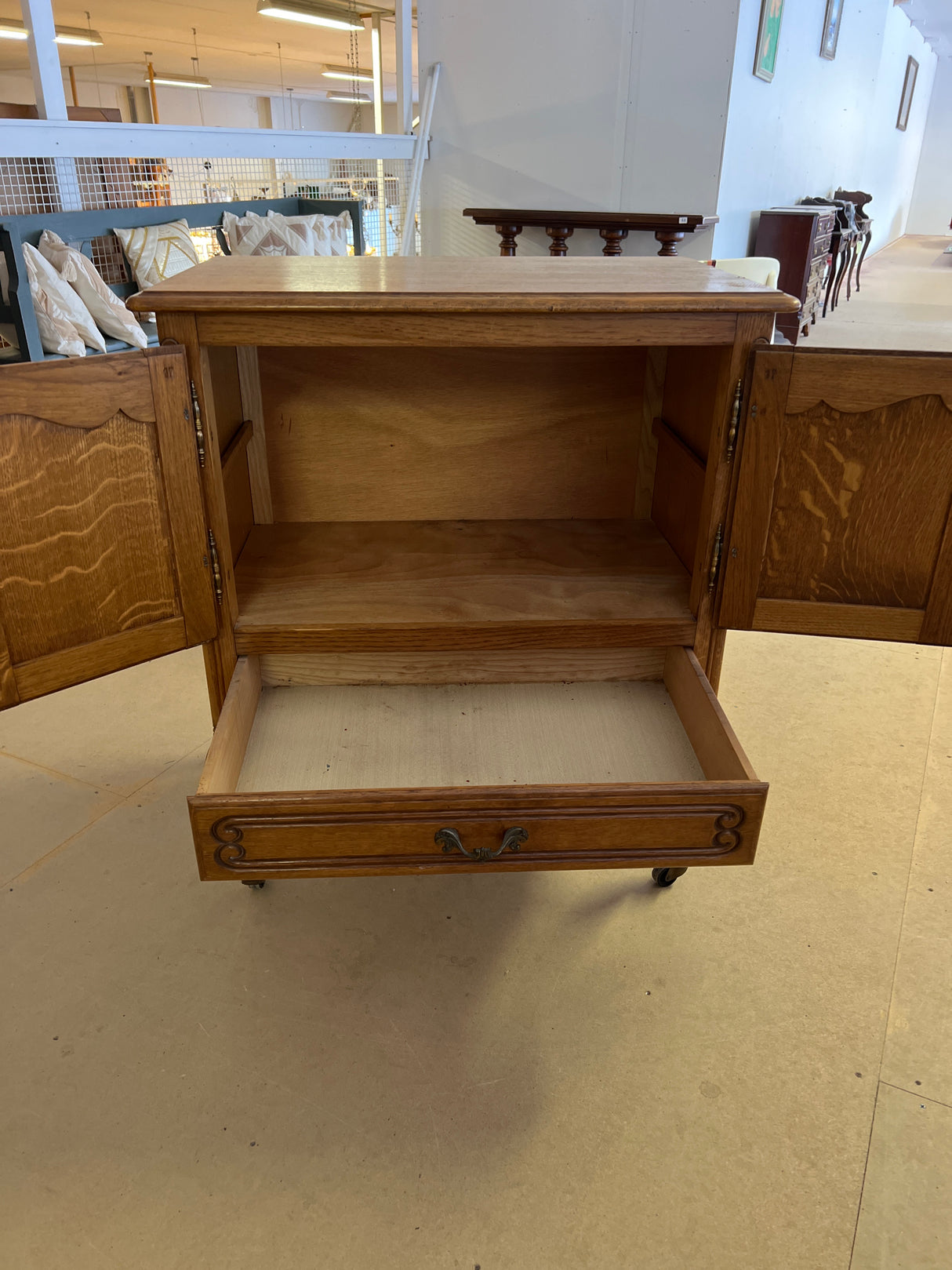 Rokokoo lipasto L. 73cm, S. 44cm ja K. 84,5cm