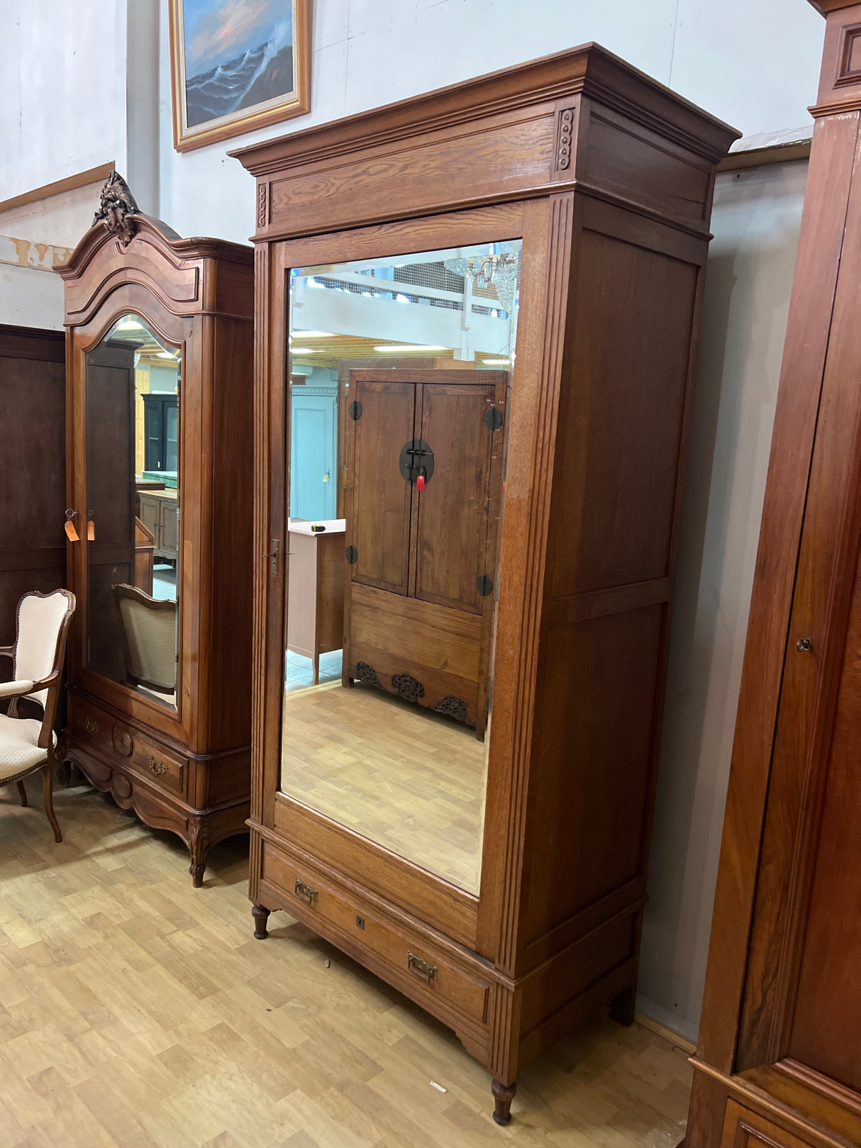 Upea yksiovinen jugend vaatekaappi L. 111cm, S. 60cm ja K. 222cm.