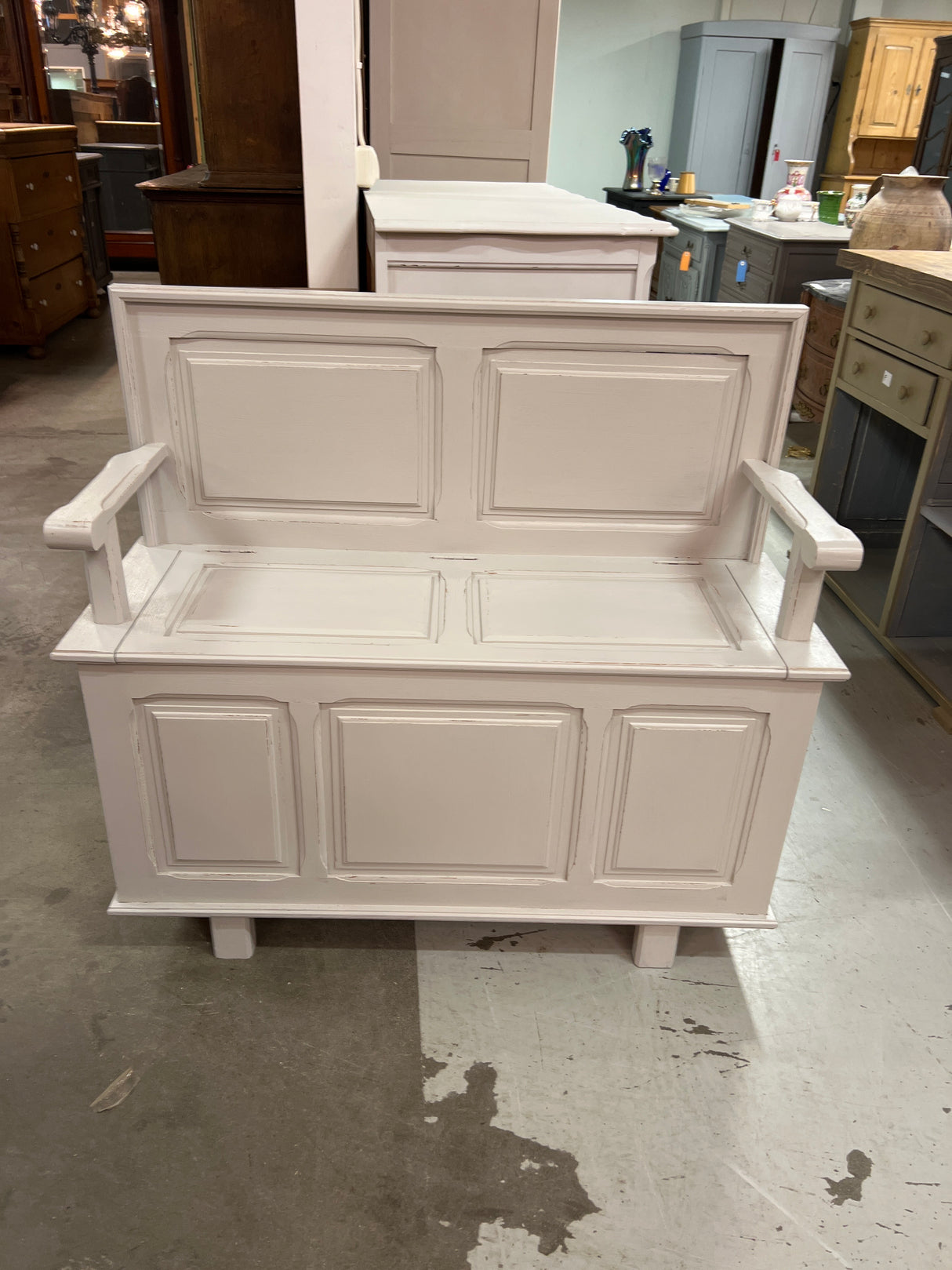 Oak bench with a chest cover, W. 105cm, D. 40cm and H. 96cm. Seat height 57cm