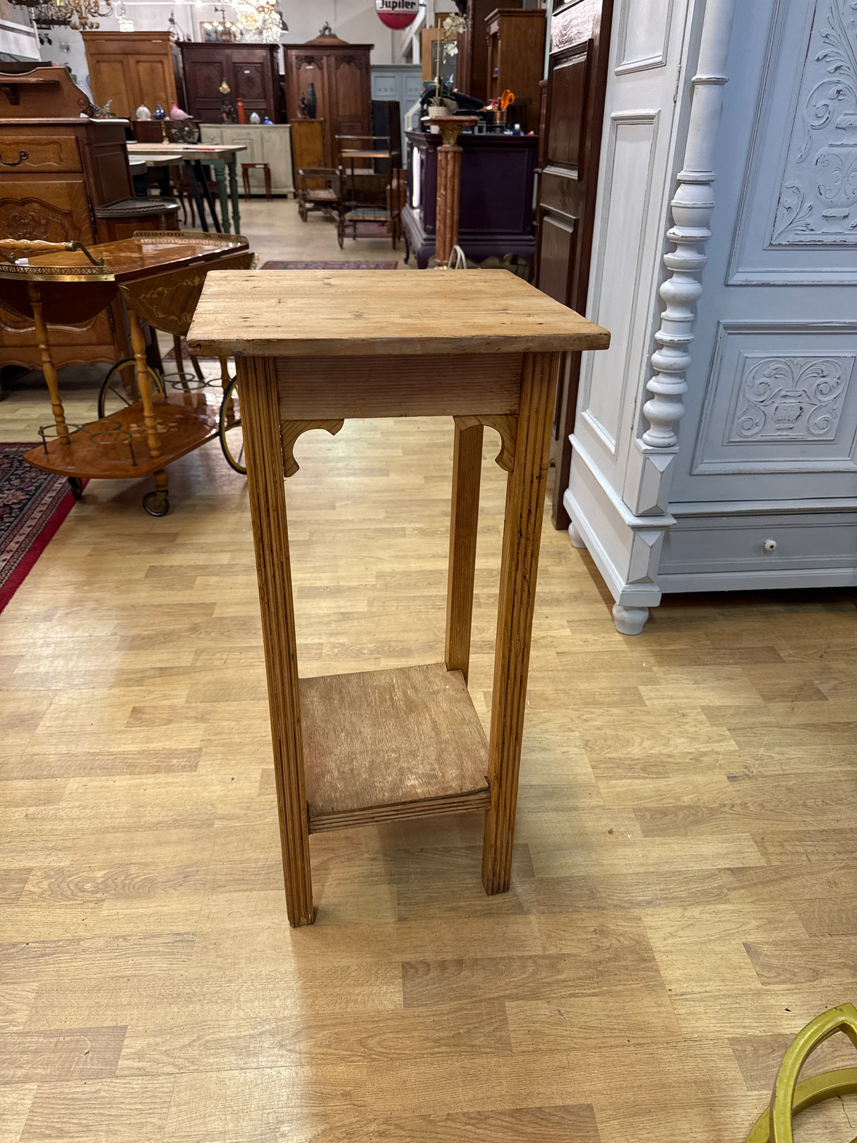 Talonpoikais kukkapöytä