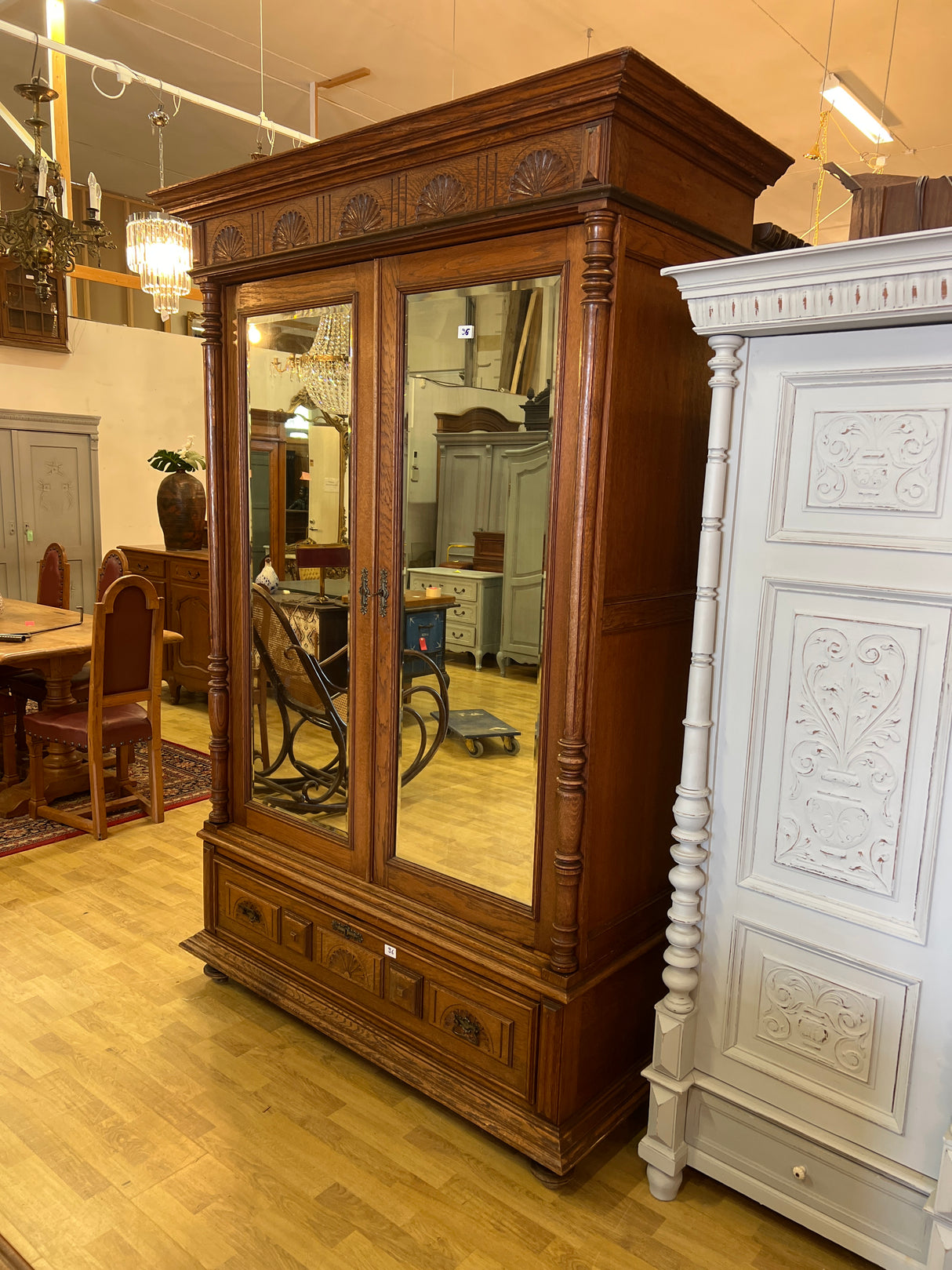 Beautiful oak wardrobe from the 1910s. W. 148cm, D. 68cm, H. 223cm.