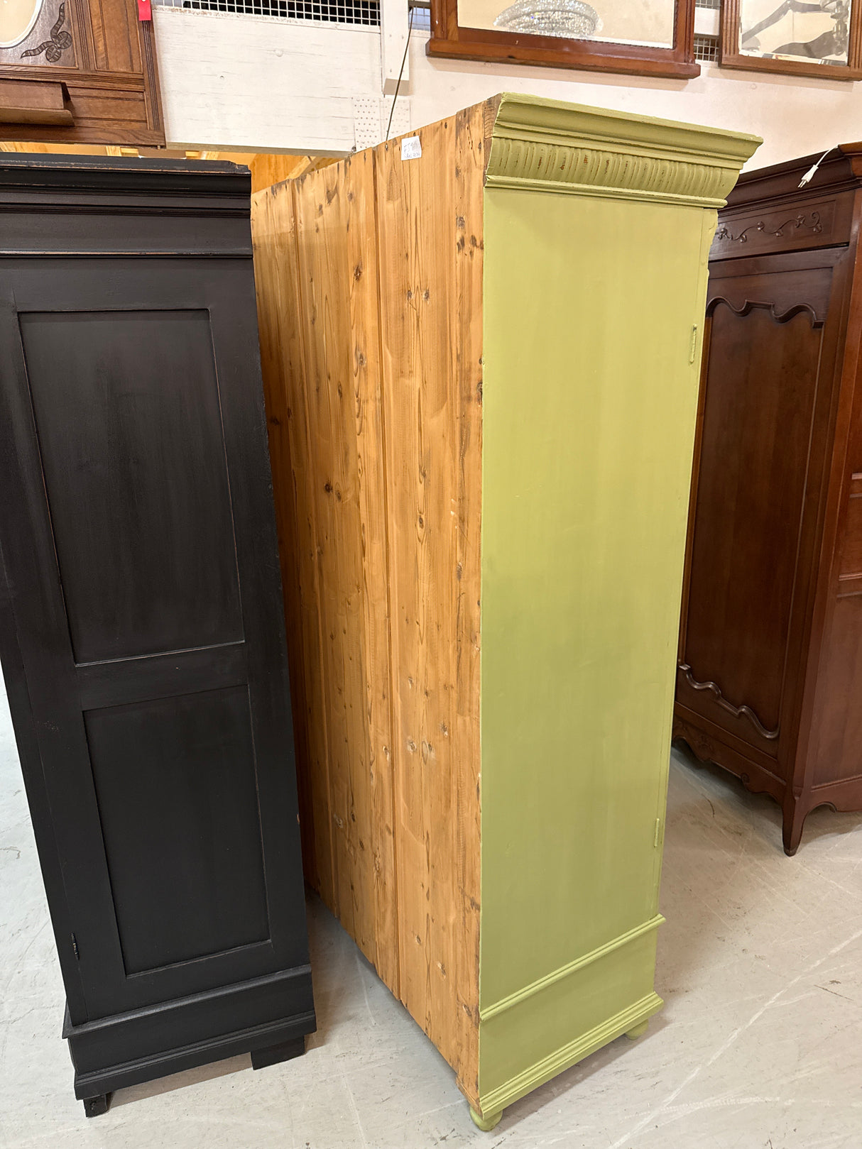 Kaunis talonpoikais-vaatekaappi L.125cm, S.57.5cm, K.197.5cm