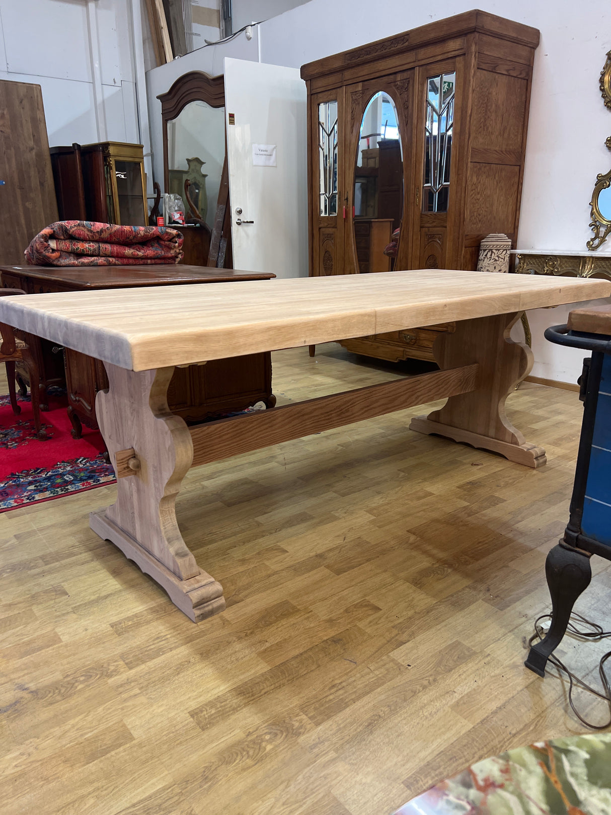 Ruokapöytä massiivitammea Pit. 200cm, Lev. 88,5cm ja K. 76,5cm