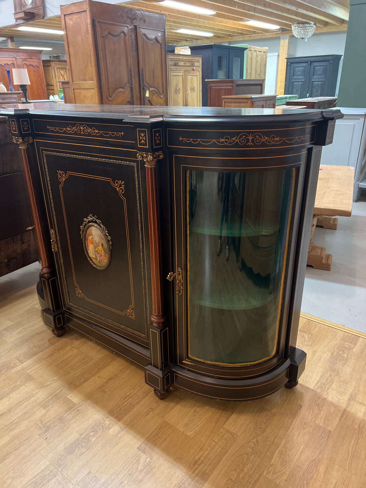 Upea empire senkki L. 153cm, S. 45cm ja K. 106cm