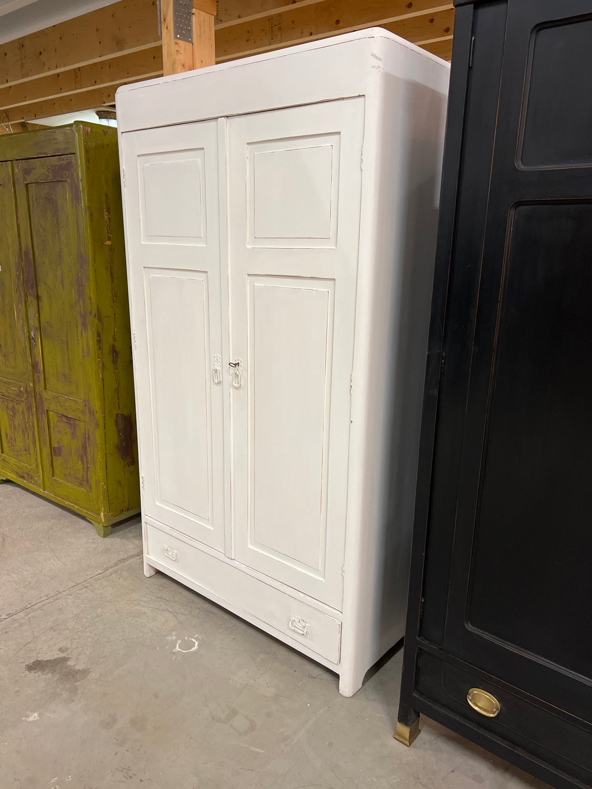 Simply beautiful white wardrobe W. 110cm, D.50cm and H. 193cm