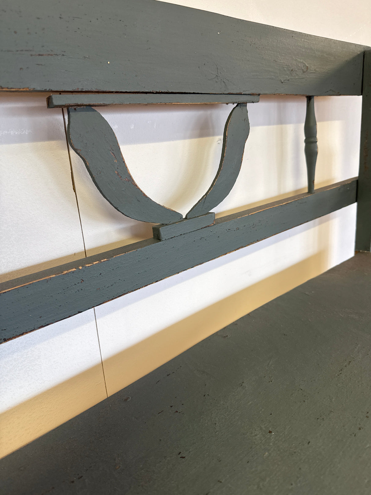 Kaunis unkarilainen 1800-luvun penkki