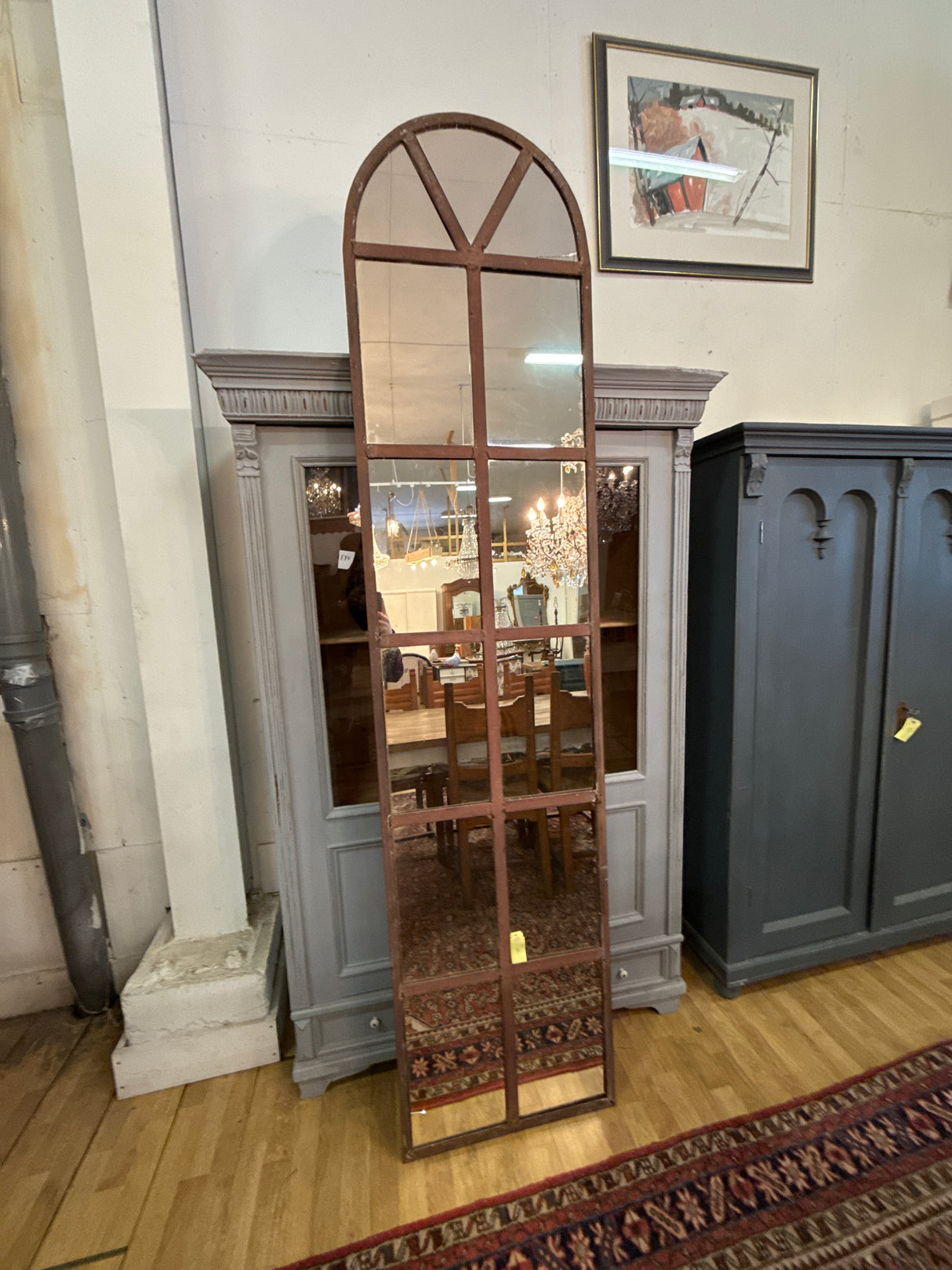 Upea metallirunkoinen peili