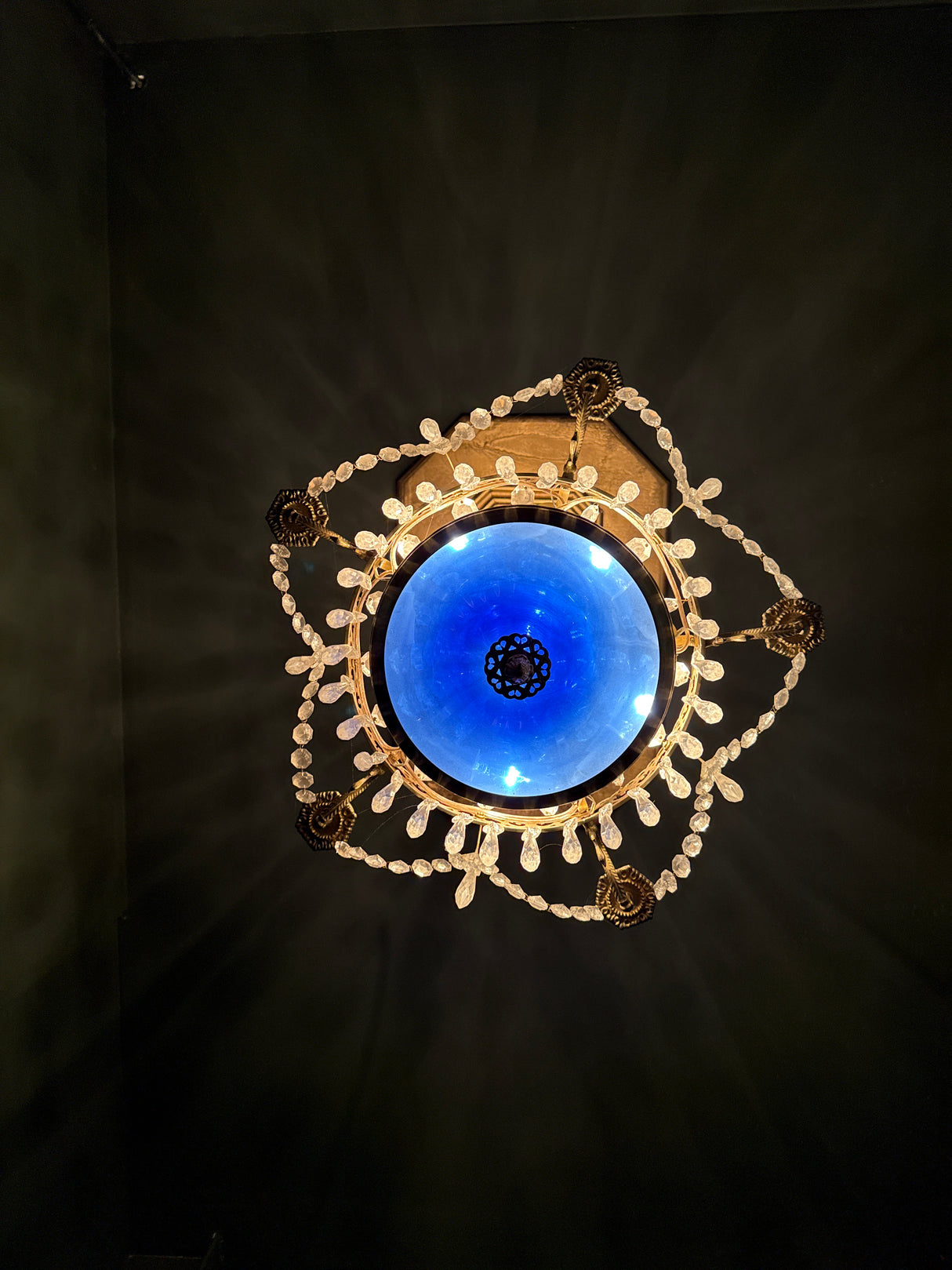 Beautiful old crystal chandelier, H. 57cm (excluding chain) and diameter 45cm.