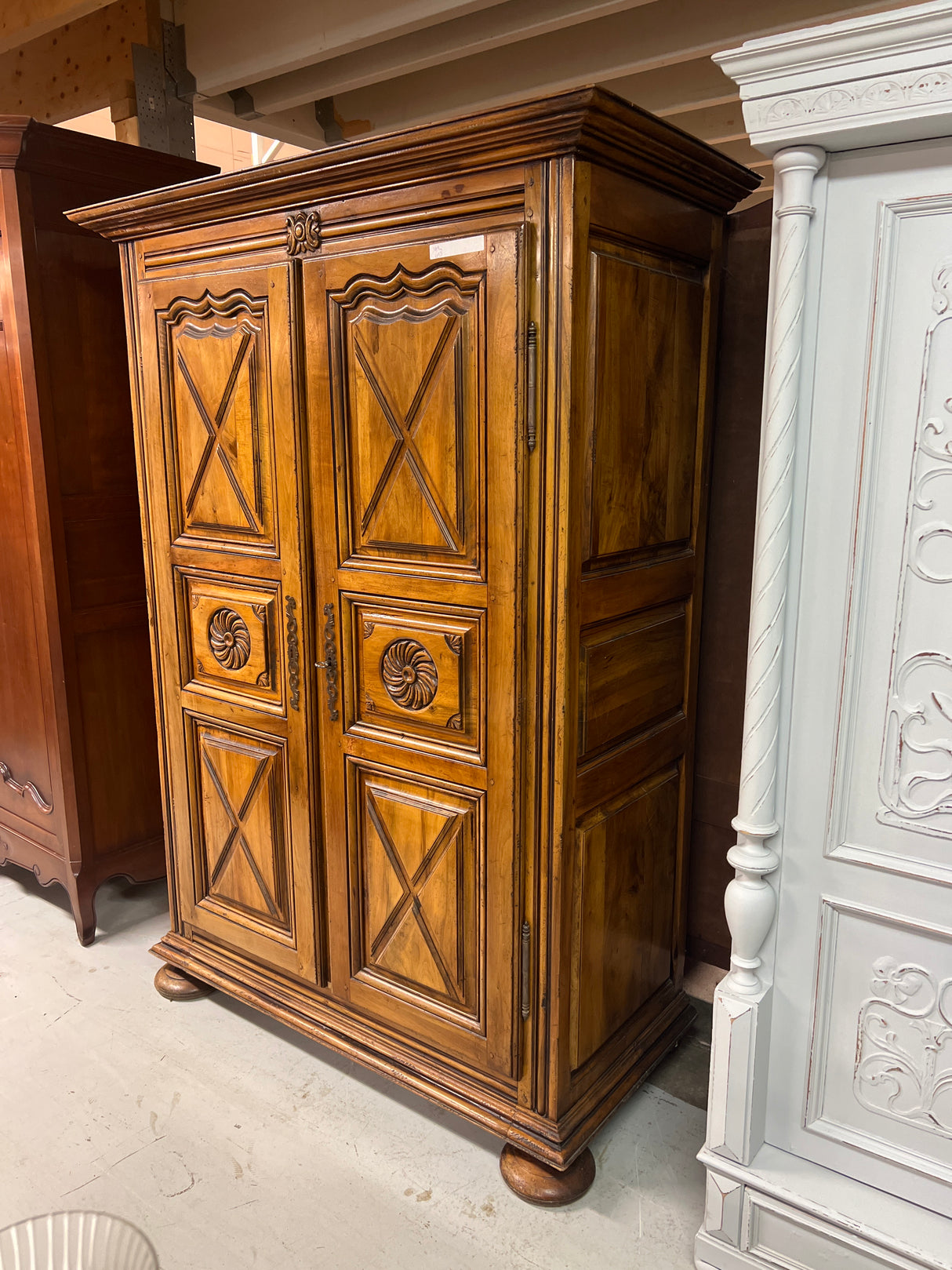 Upea barokki kaappi L. 132,5cm, S. 62,5cm ja K. 187cm