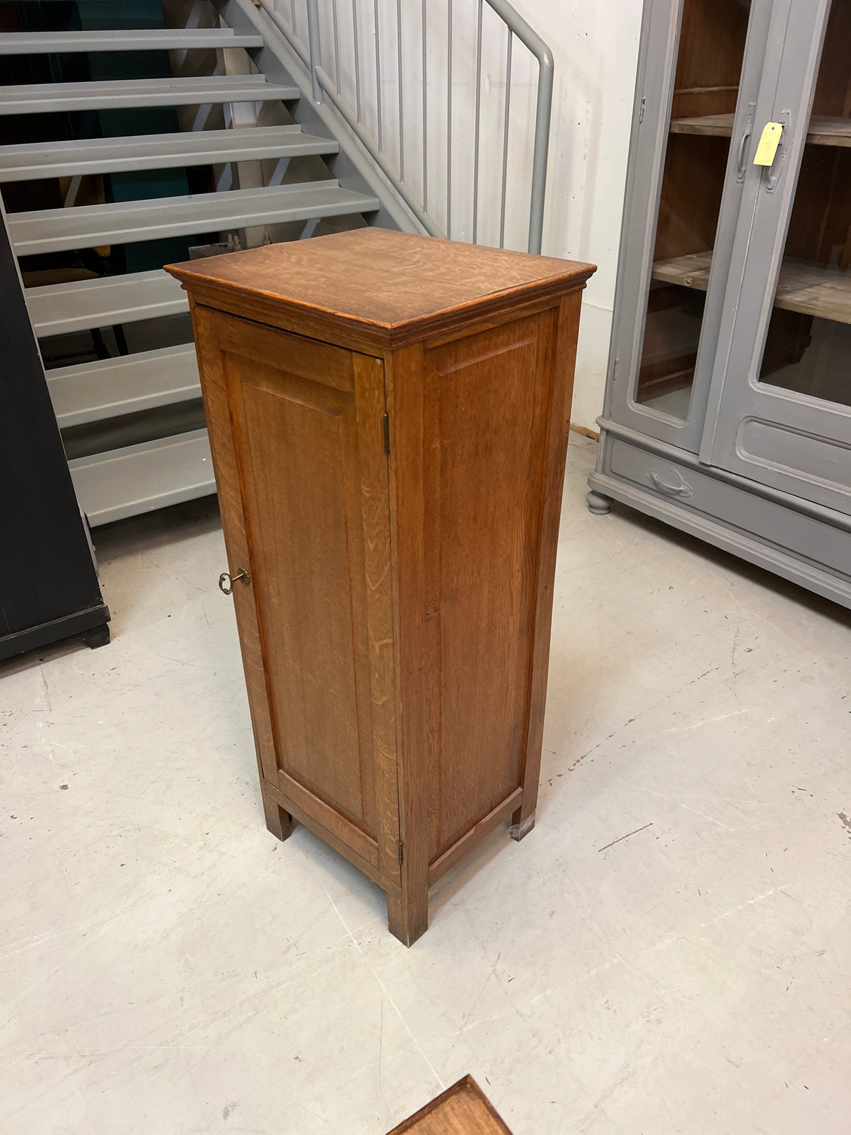 Arkistolipasto L. 41cm, S. 36,5cm ja K. 103cm