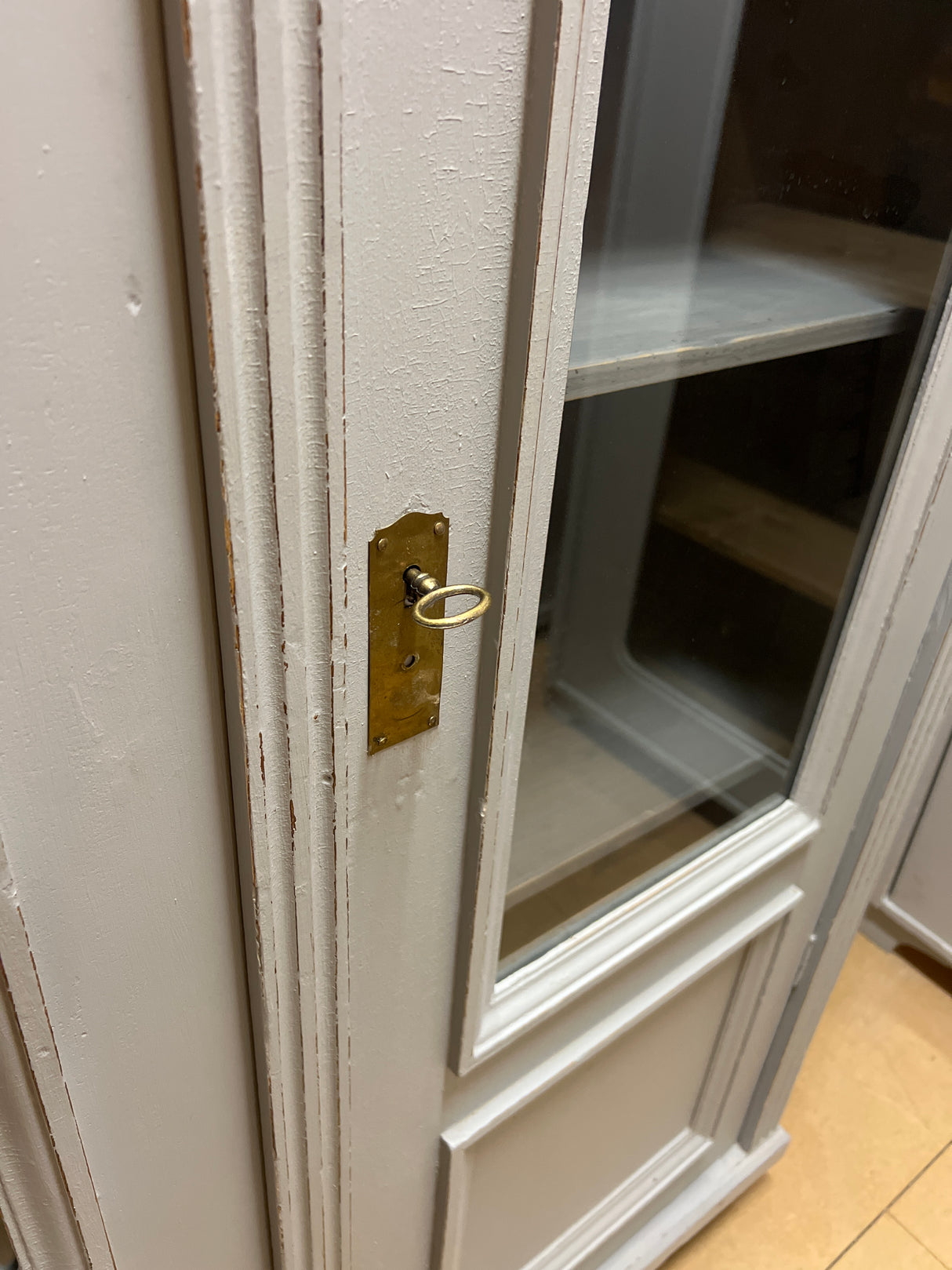 Talonpoikais vitriinikaappi