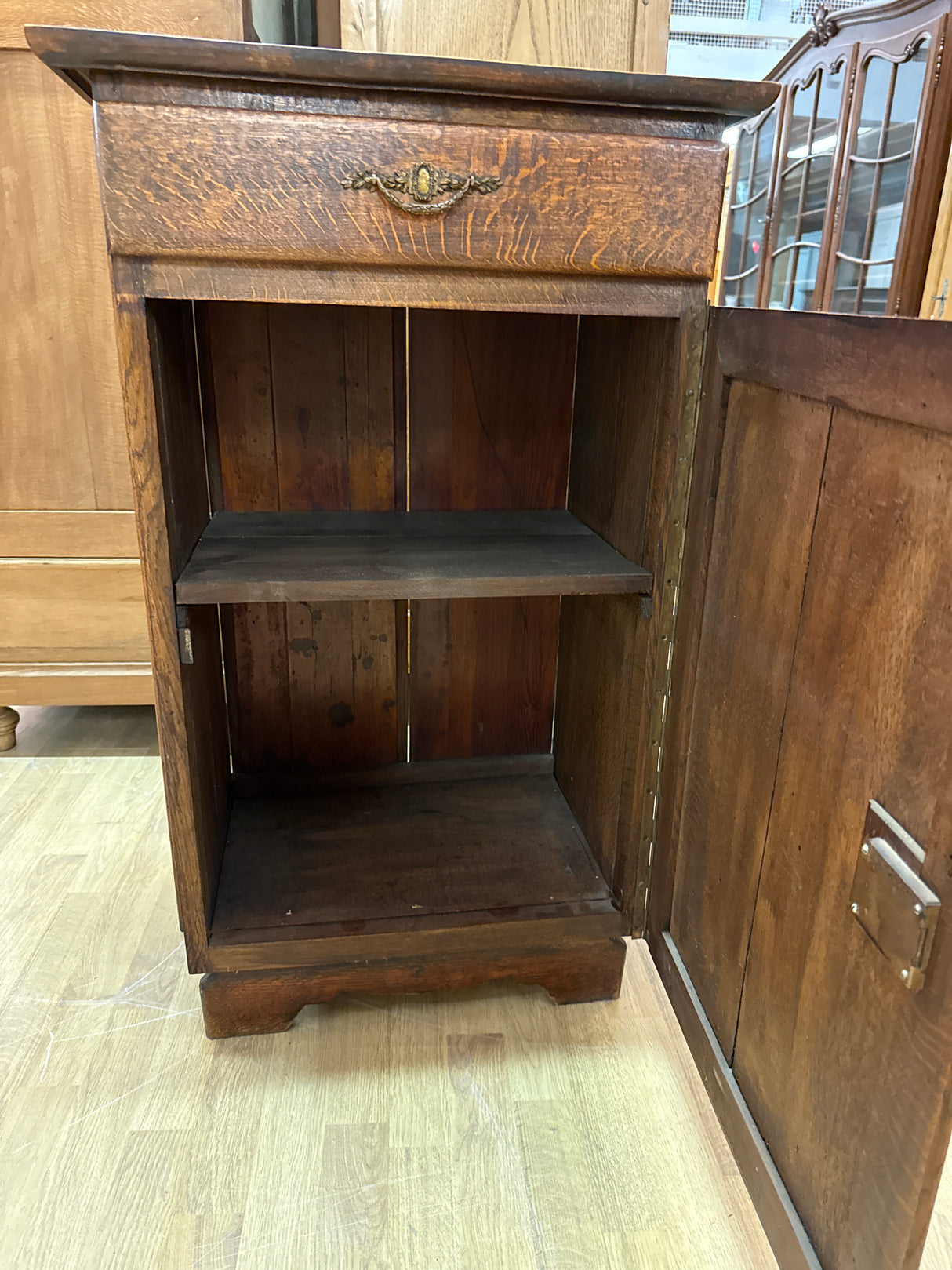 Pikkukaappi L.57cm,S.37cm,K.96cm