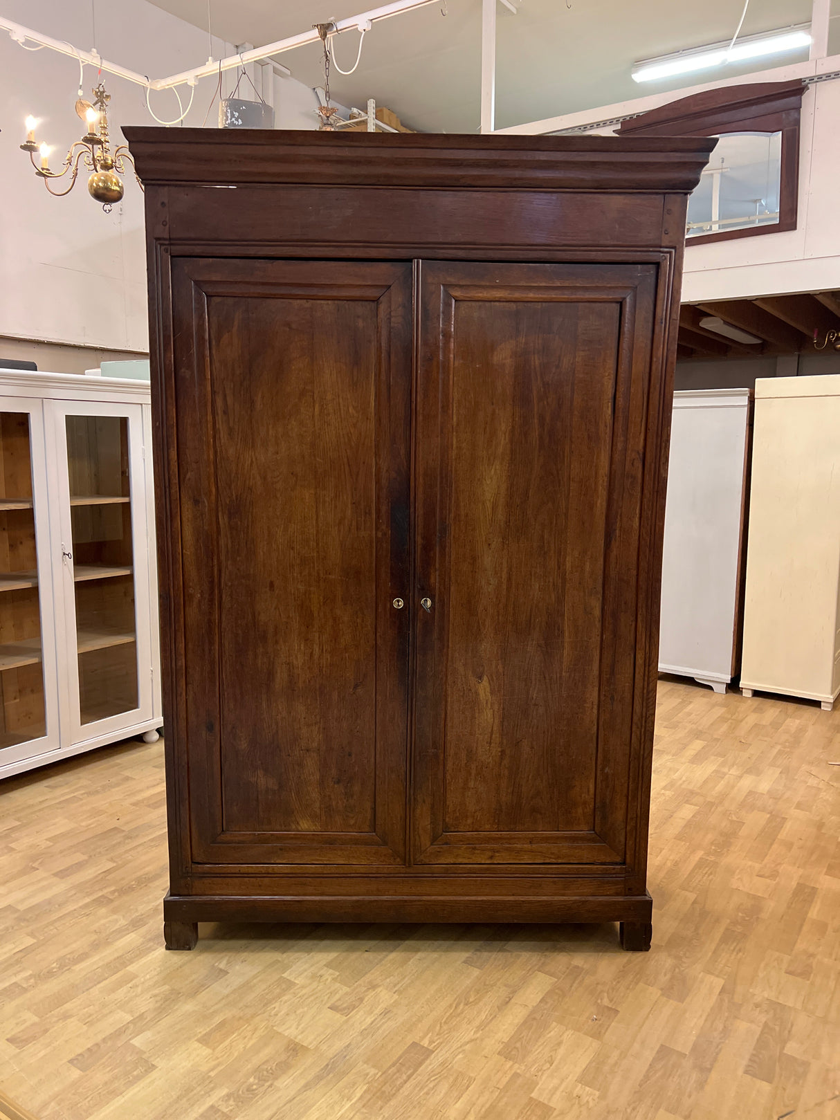 Upea 1870–luvun vaatekaappi ranskasta L. 147,5cm, S. 61cm ja K. 223,5cm